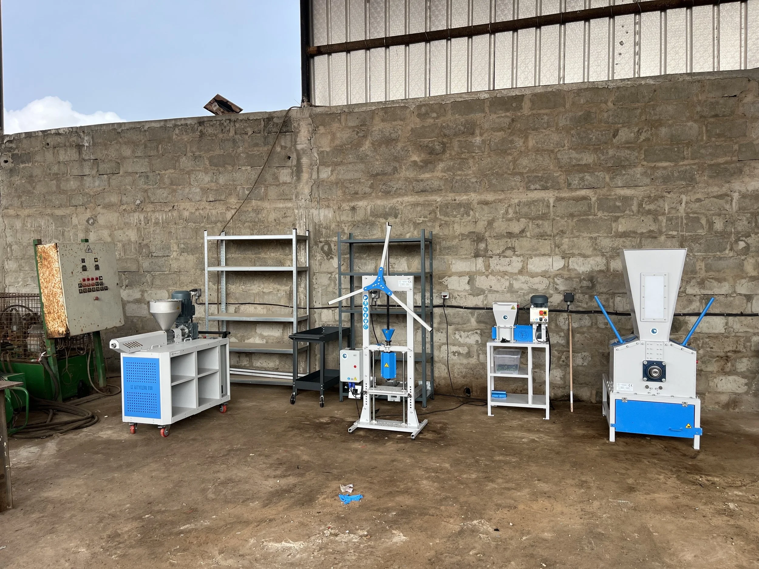 Overview picture of all the machines and equipment that Mad Plastic shipped to Port-gentil, Gabon, to start a plastic recycling workspace there. 