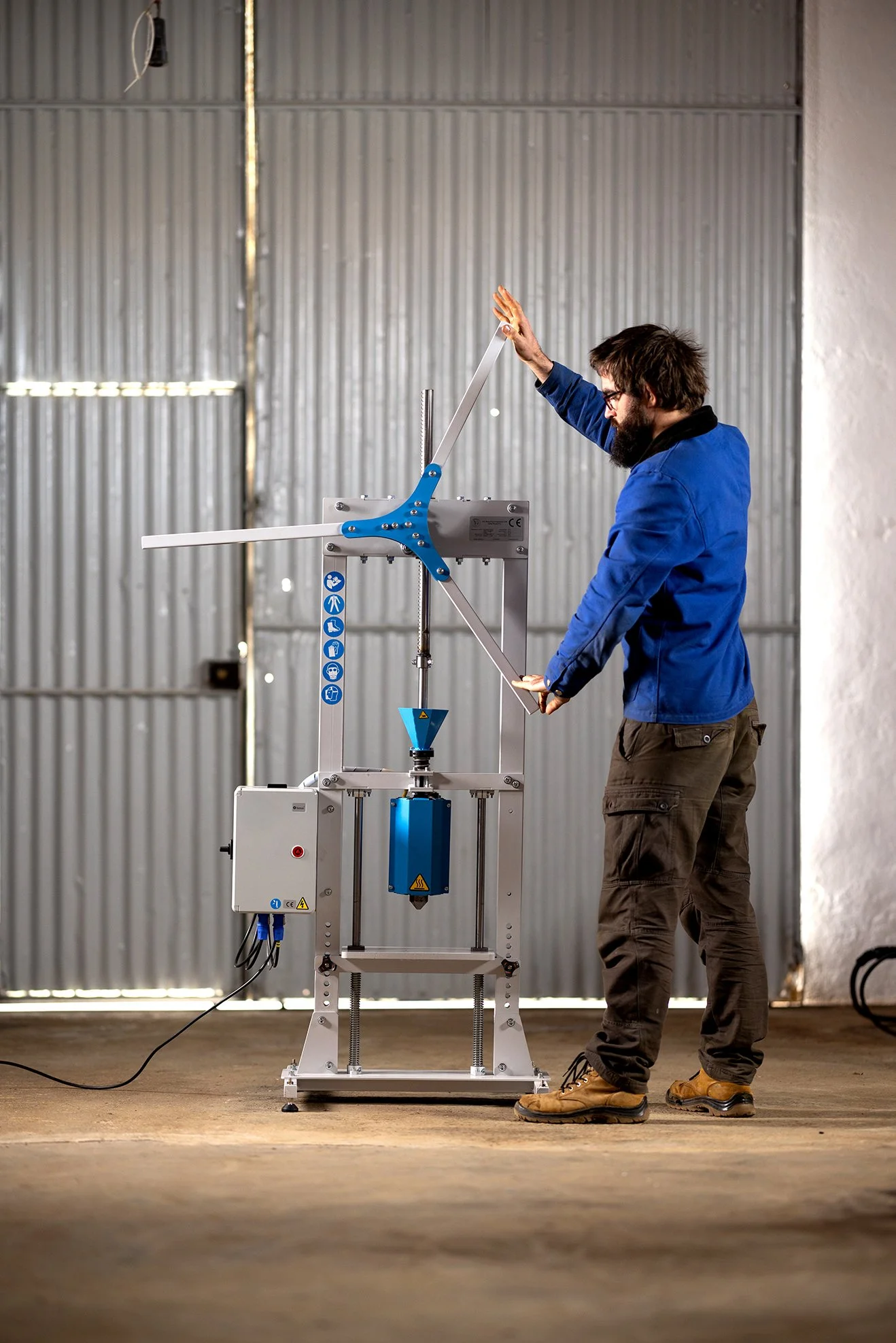 Picture of Mad Plastic's arbor injection machine, in use.