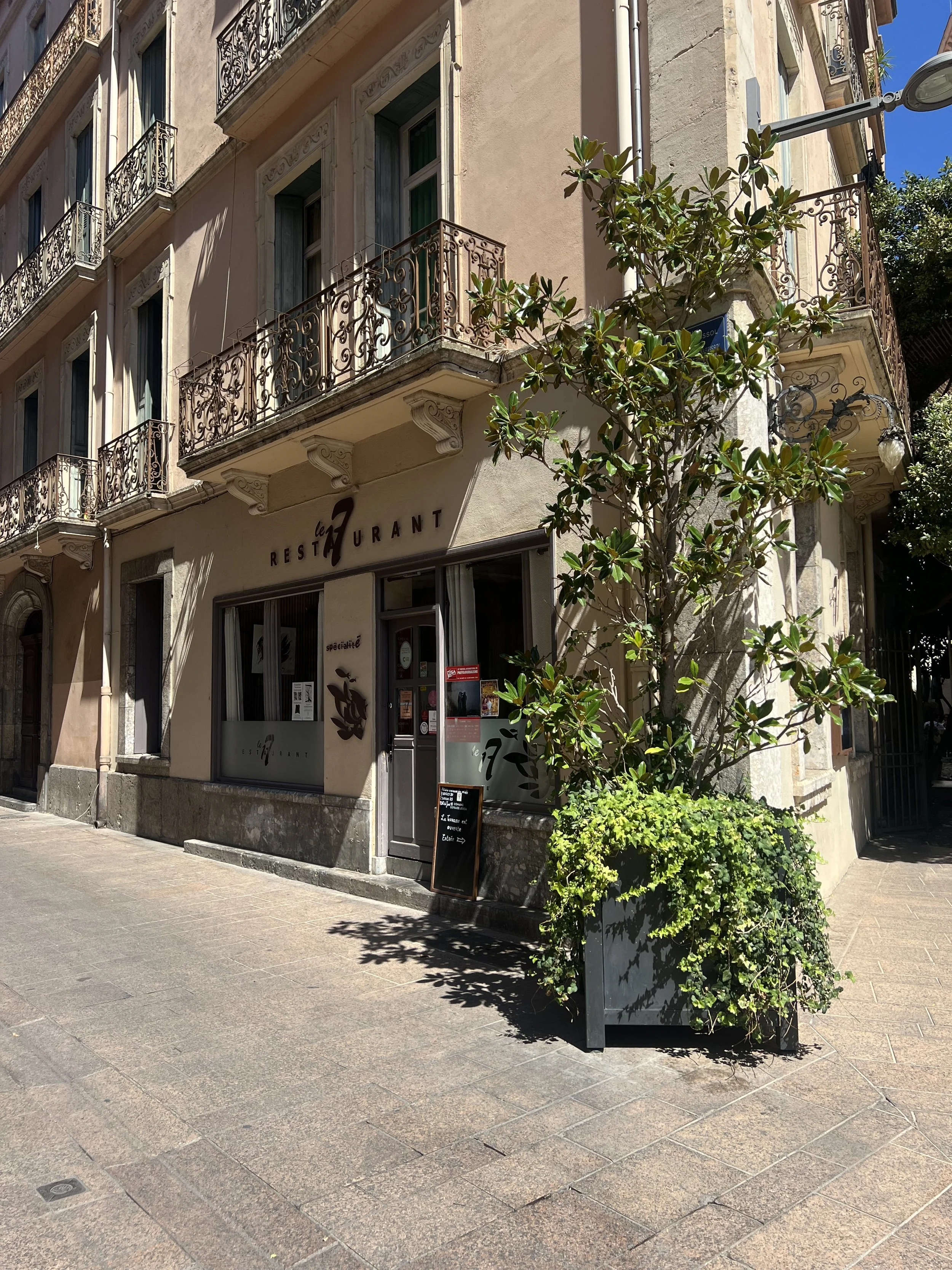 Le 17 Perpignan Restaurant Photos  (6).JPG