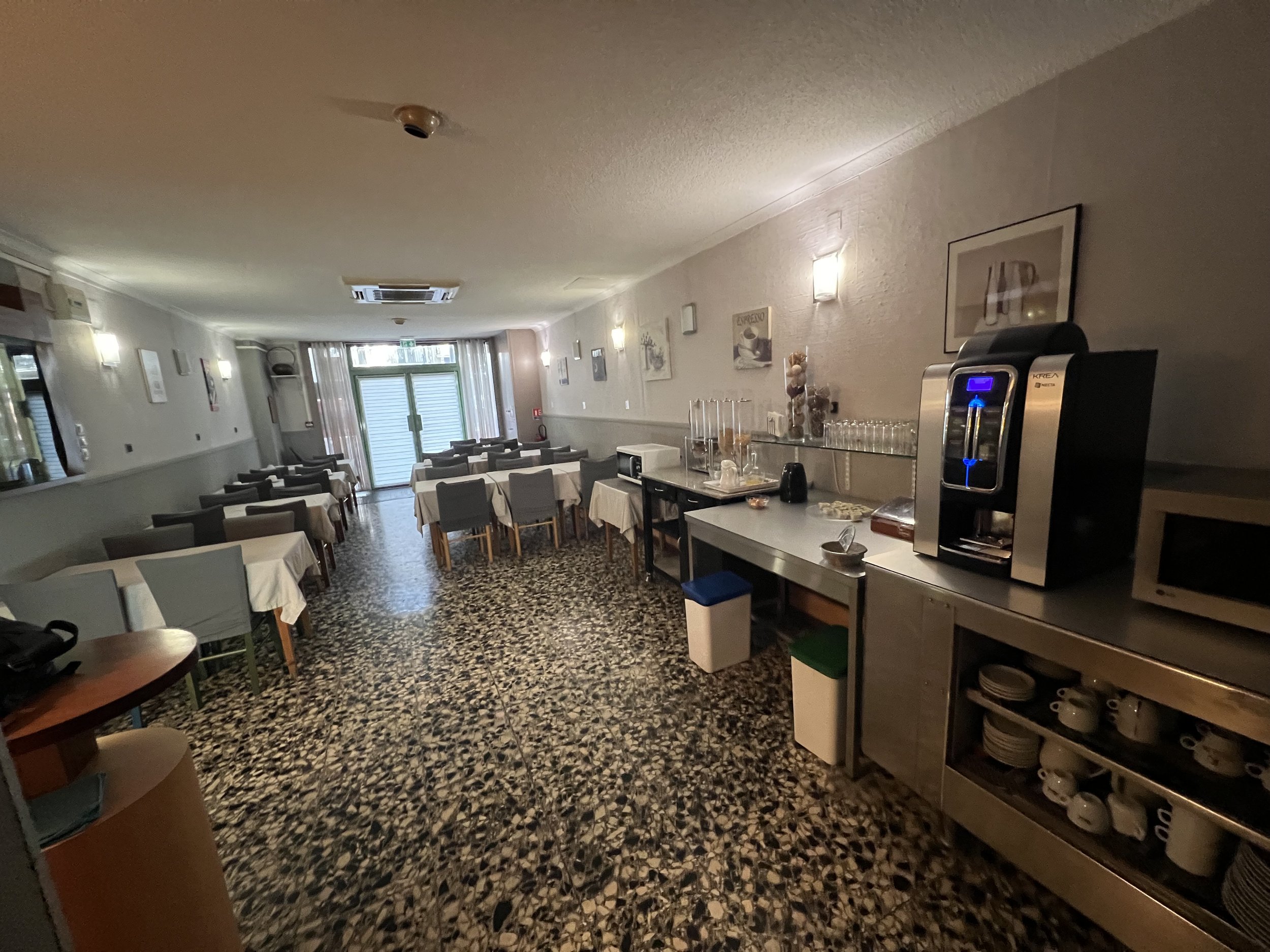 Alexander Hotel Perpignan Photos (3).JPG