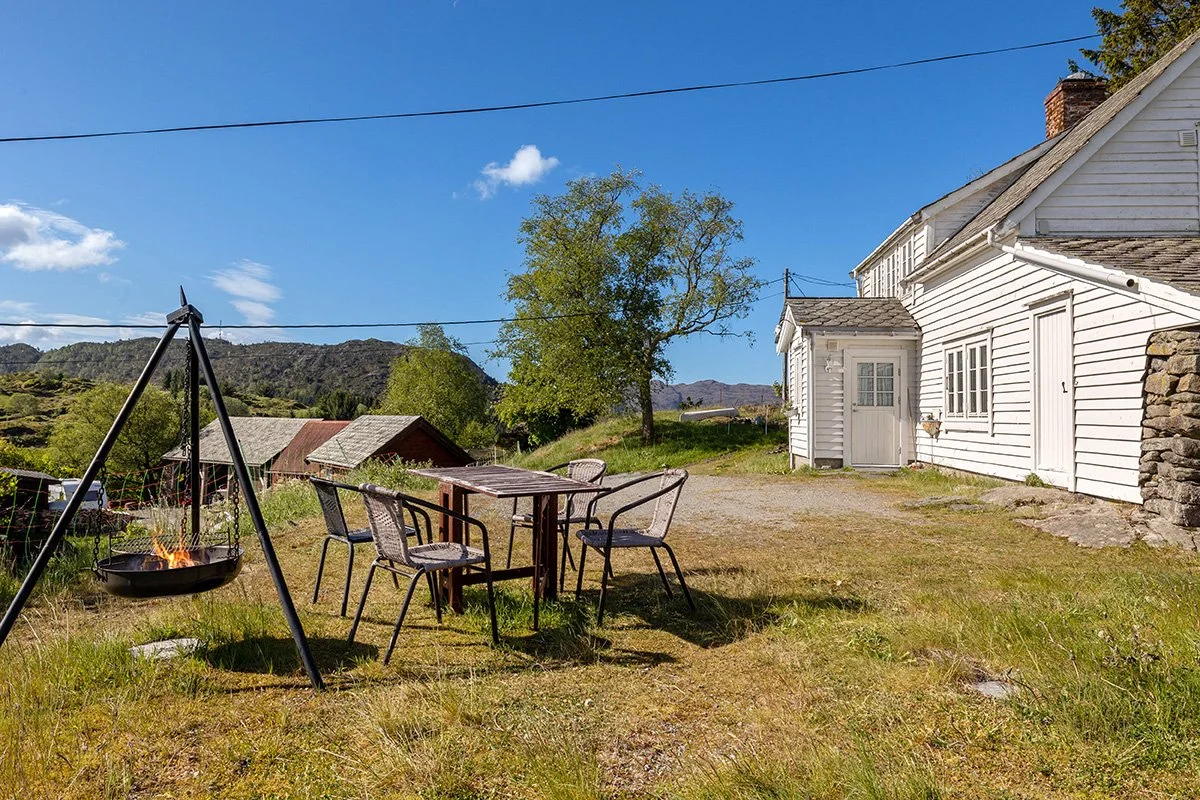 An outdoor fire can be enjoyed just outside the house