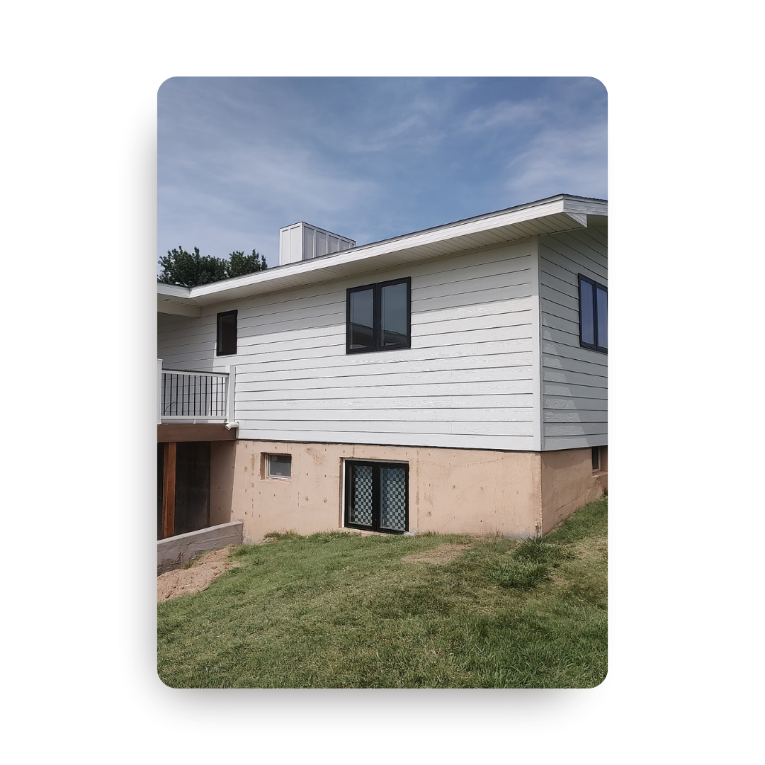 General contractor located in Dodge City, Kansas.