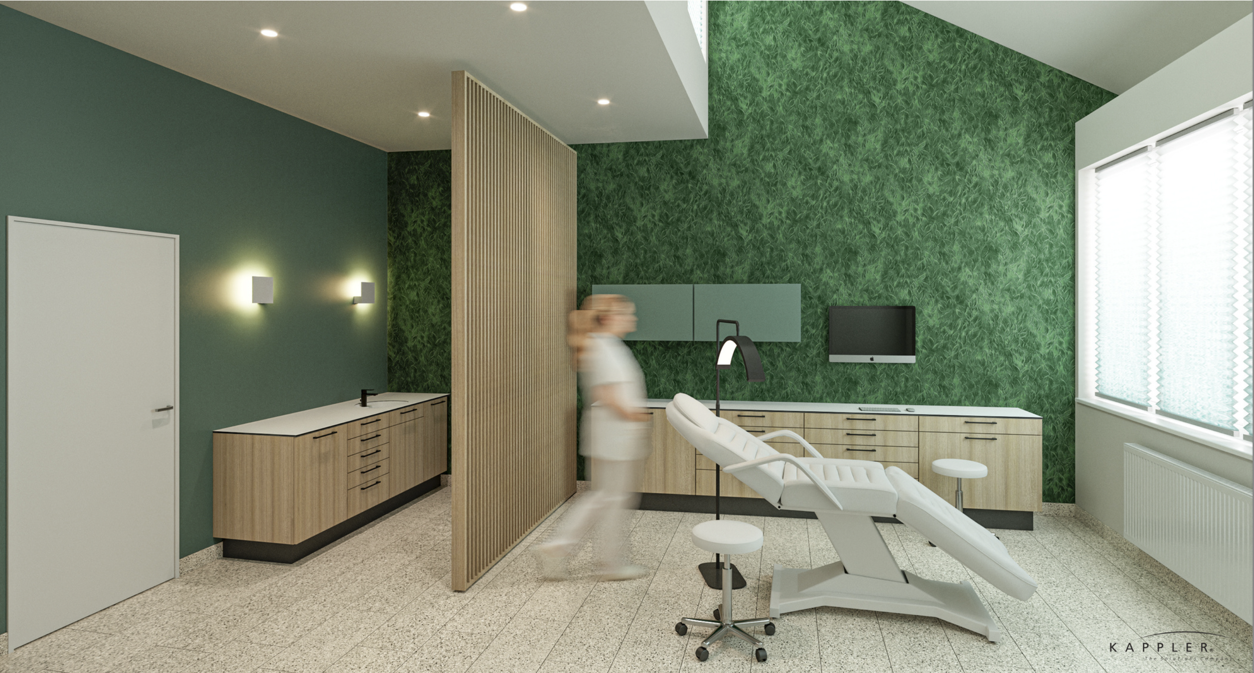 Ein Kosmetikzimmer mit grüner Wand, verstellbarem Liegesessel, medizinischer Ausstattung und einem Fenster