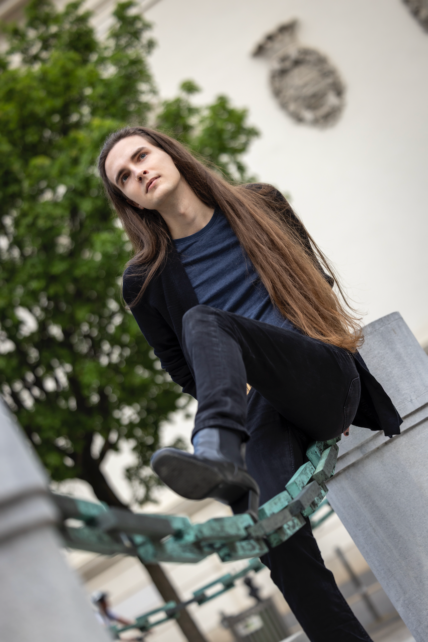 ...sitting on a chain