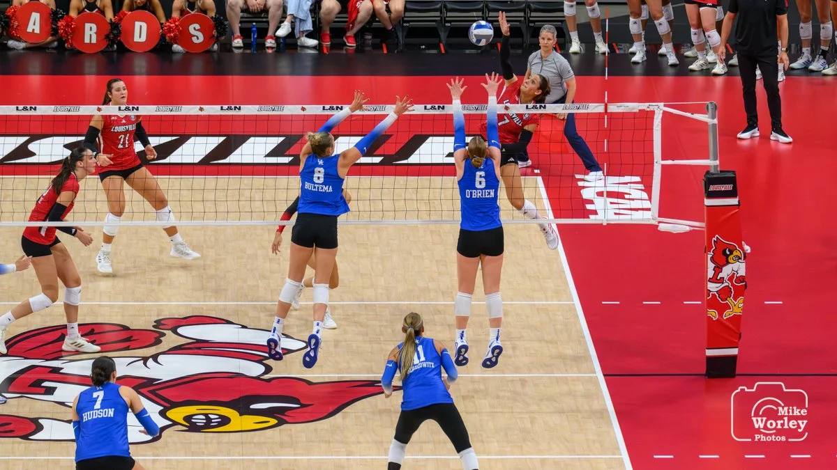 UofL Volleyball v UK - 25-8380.jpg
