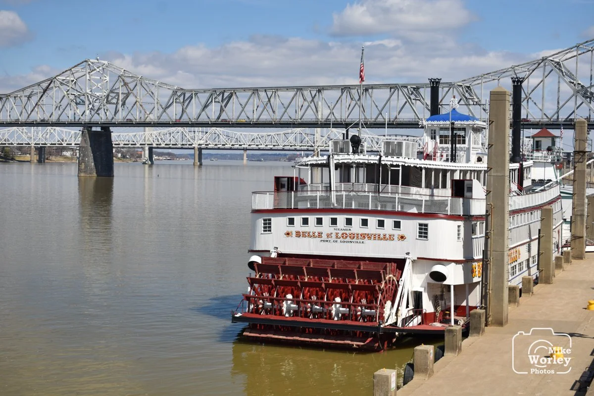The Belle of Louisville at anchor at the edge of the downtown area