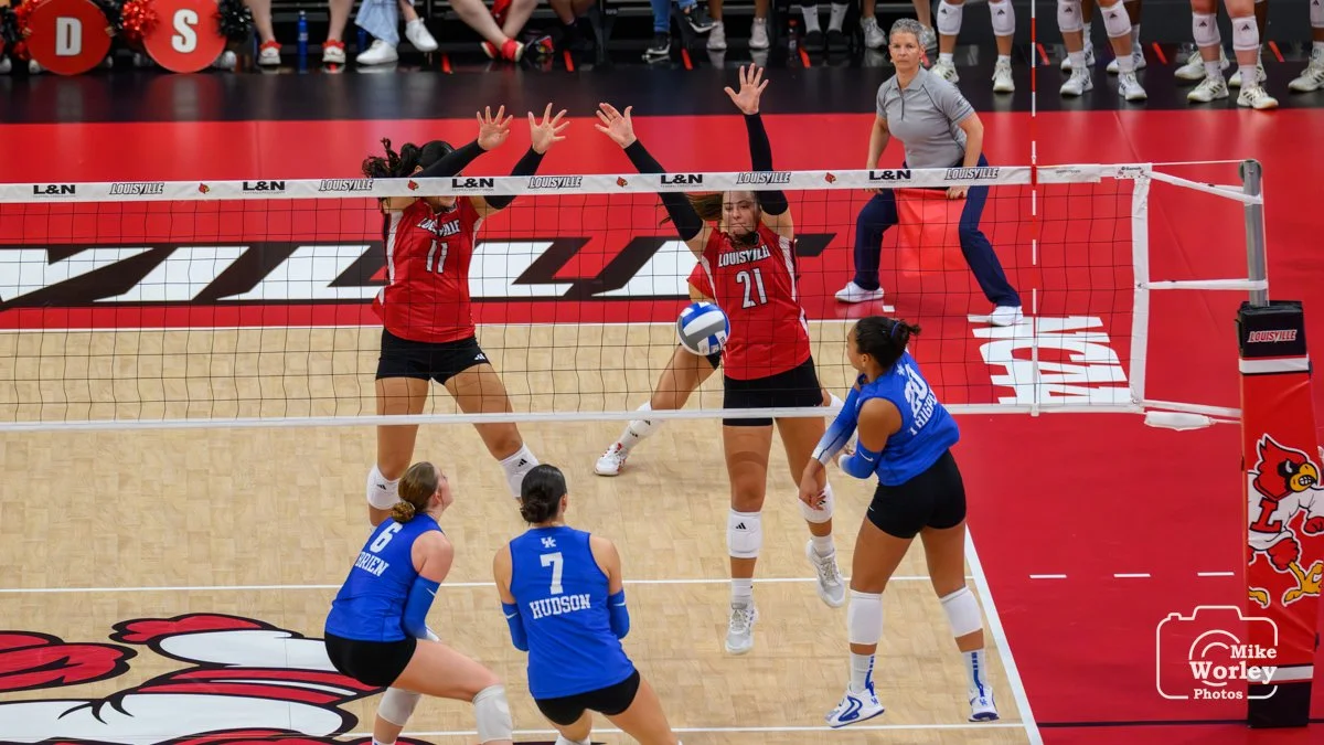 UofL Volleyball v UK - 25-8650.jpg