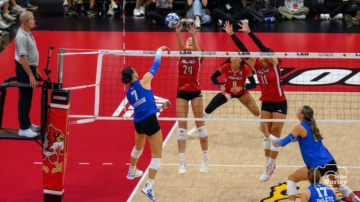 UofL Volleyball v UK - 25-8032.jpg