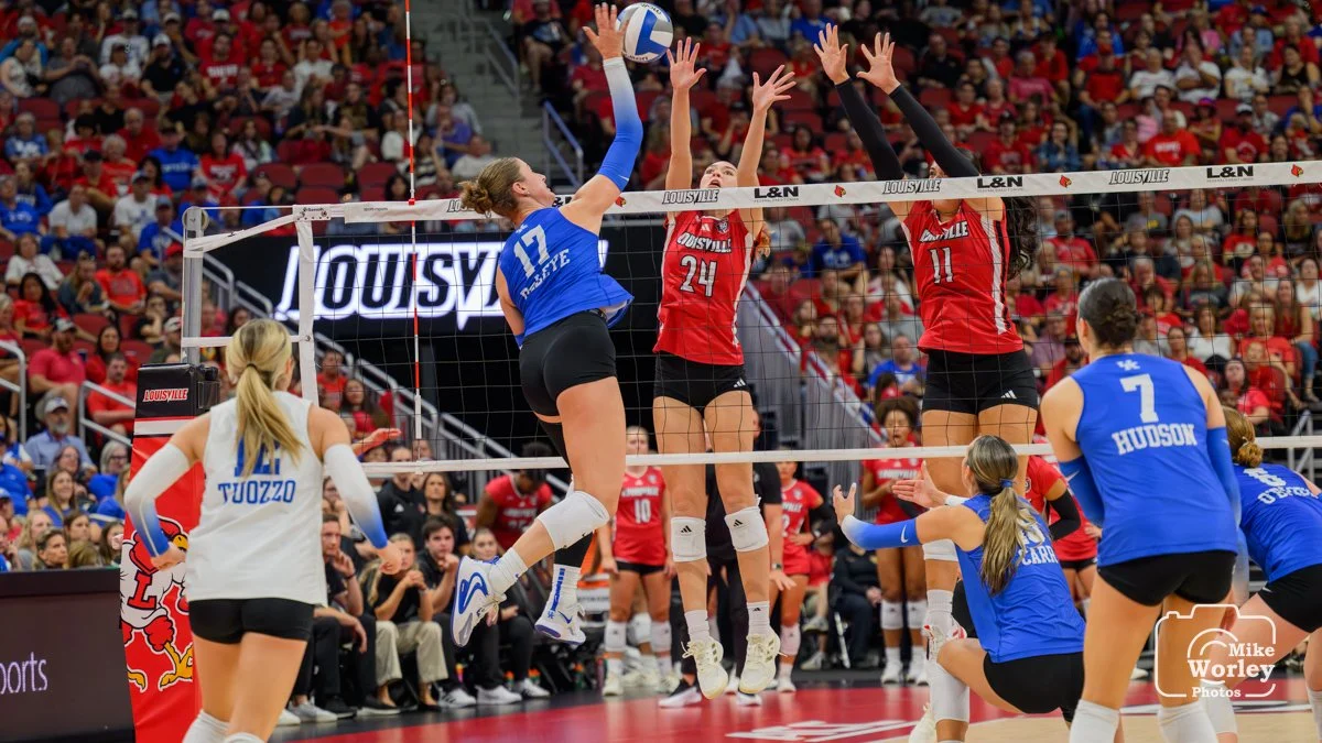 UofL Volleyball v UK - 25-8989.jpg