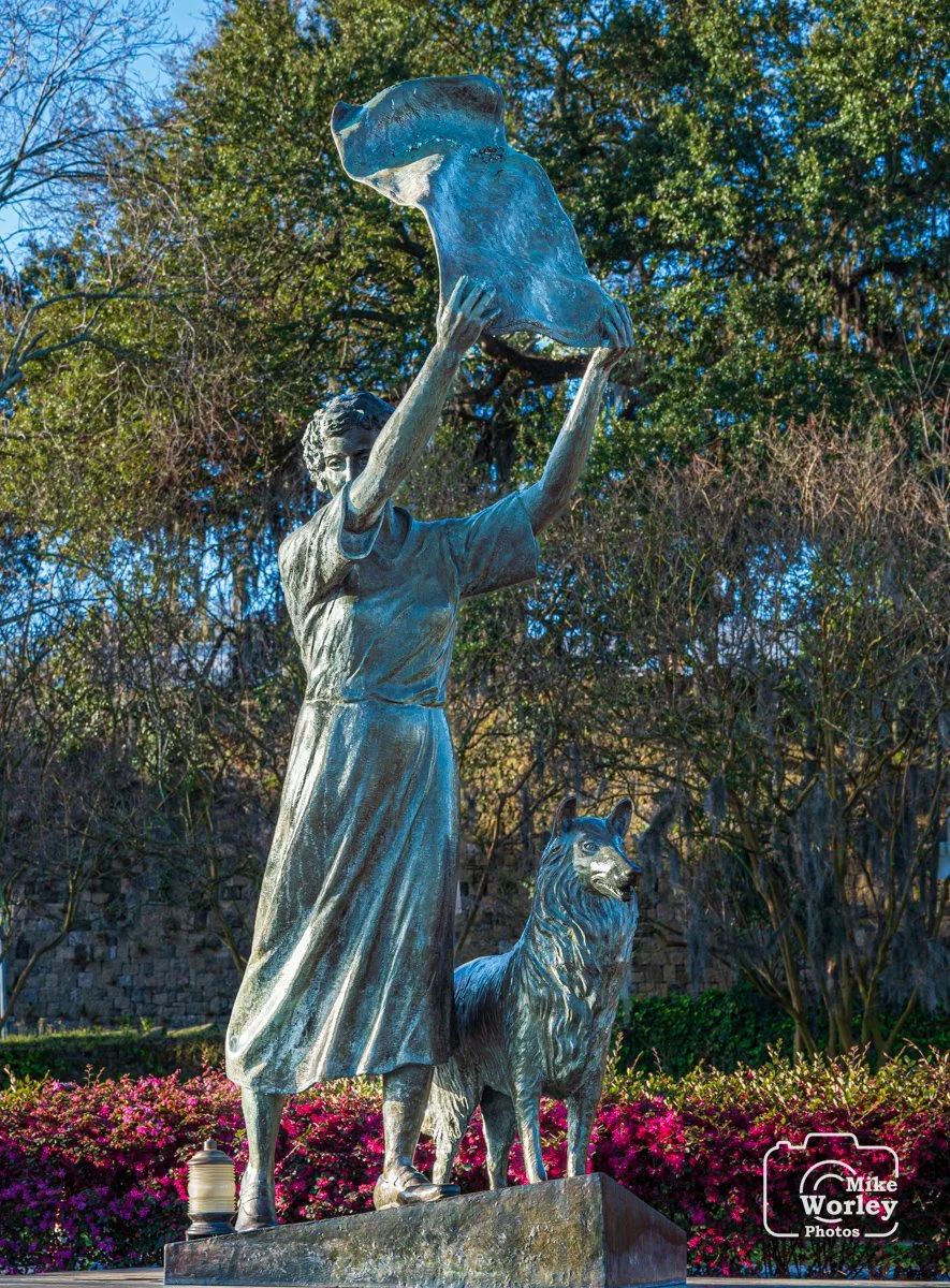 Florence Martus, also known as "the Waving Girl", took it upon herself to be the unofficial greeter of all ships that entered and left the Port of Savannah, Georgia, between 1887 and 1931.