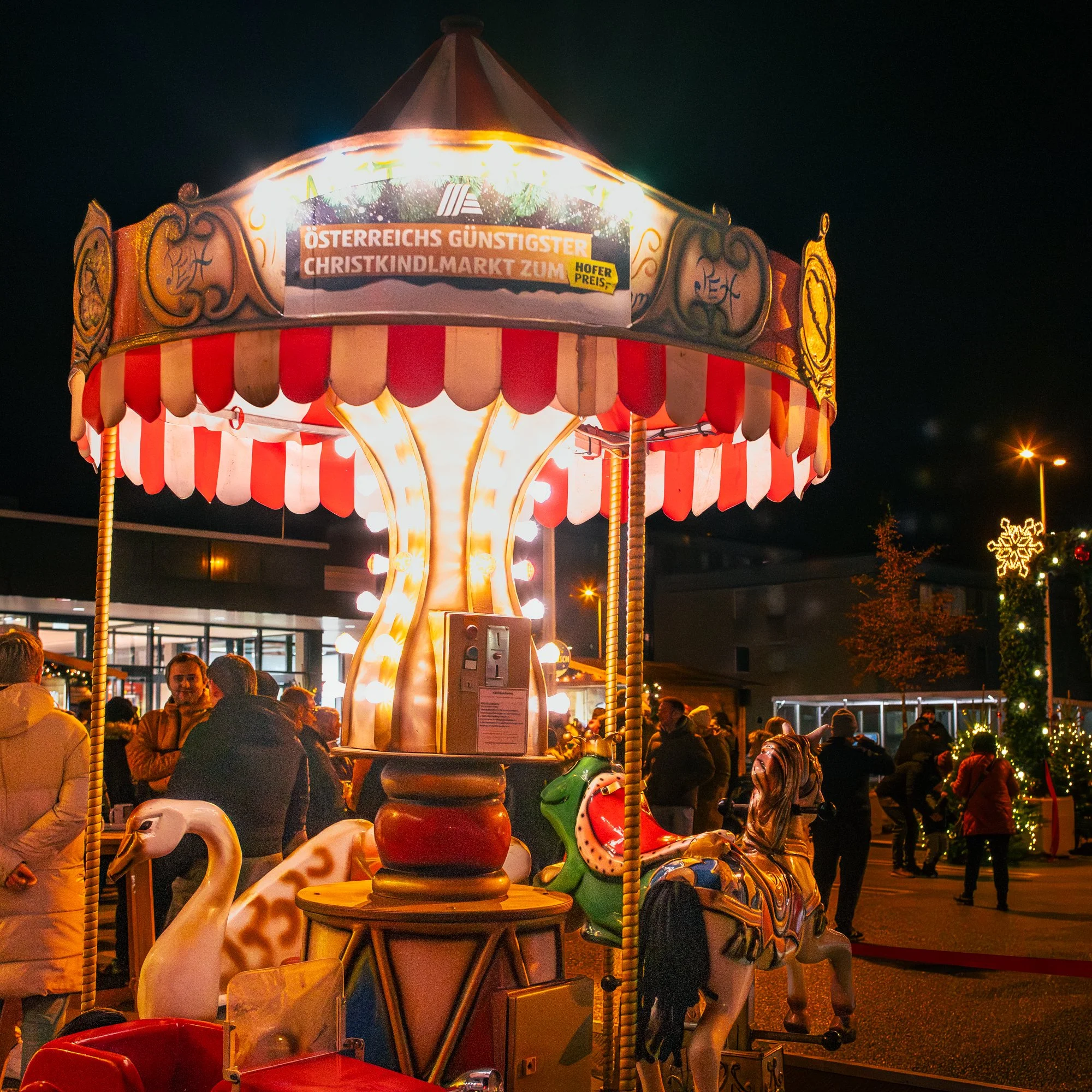 Sabine Hütter Salzburg Hochzeitsfotografin Weihnachtsmarkt Diskont Hofer Alpenstrasse-105.jpg