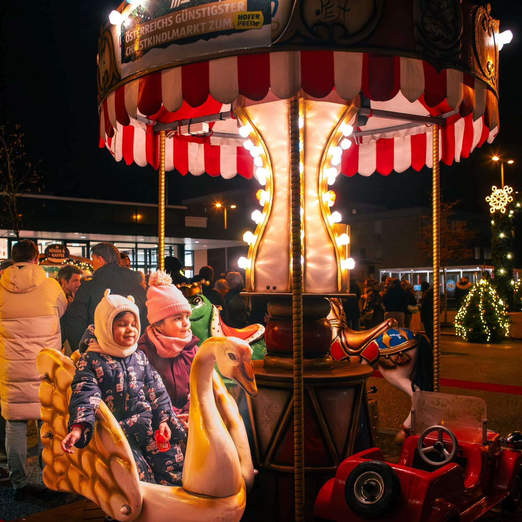 Sabine Hütter Salzburg Hochzeitsfotografin Weihnachtsmarkt Diskont Hofer Alpenstrasse-114.jpg