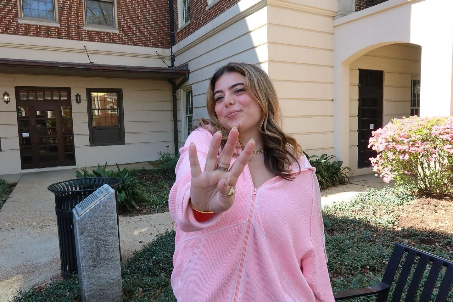 FOUR DAYS! 🎶🎤🎧🍎💖
Don&rsquo;t forget to mark your calander for music themed trivia @ Innis next Wednesday!