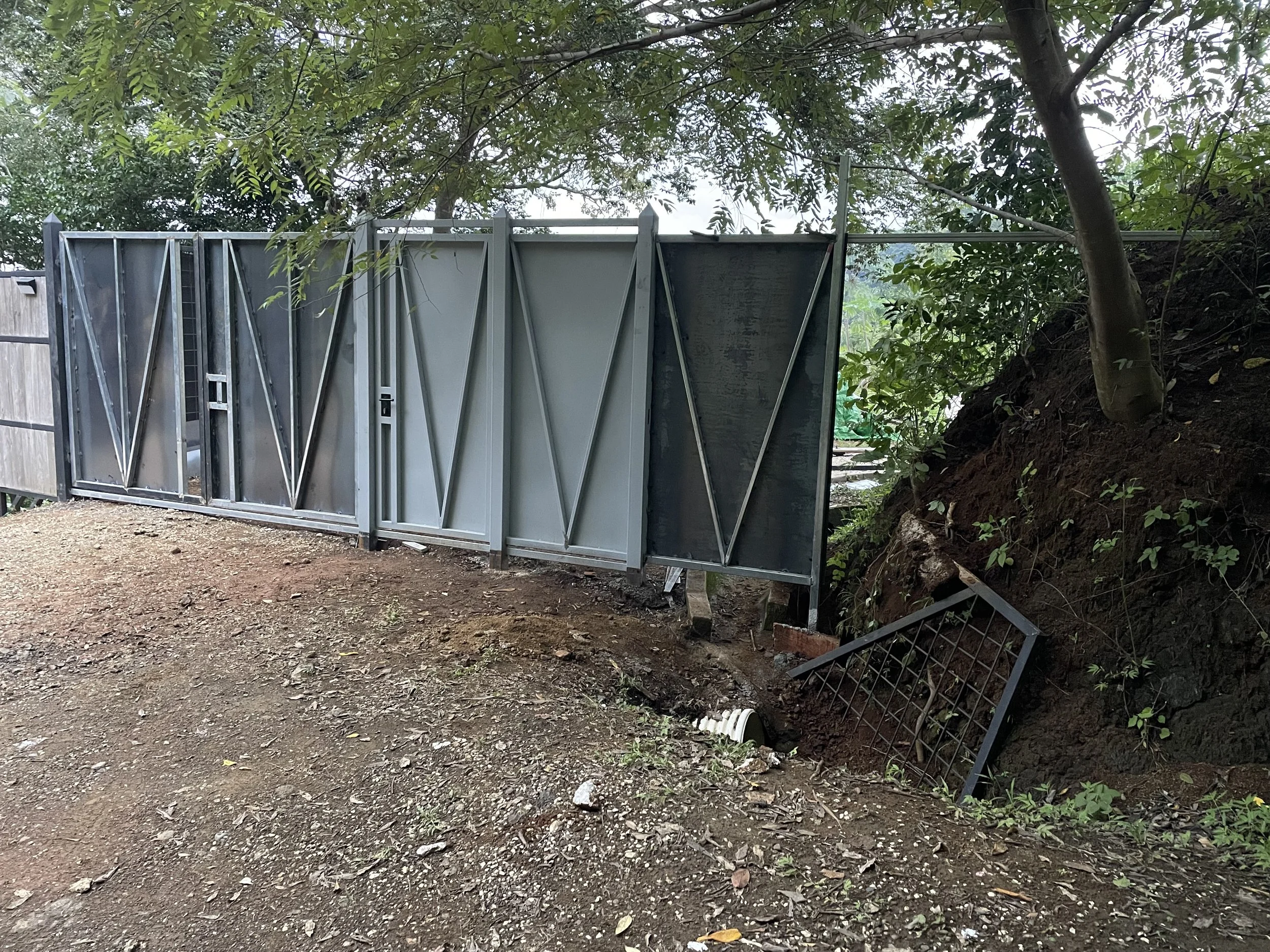 metal fence installation nosara costa rica