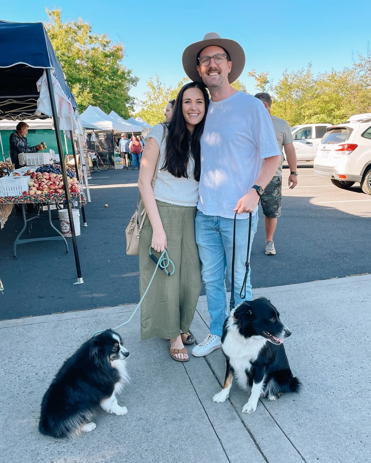 Nothing better than a slow morning at the farmers market with the pups. 🐾🧺