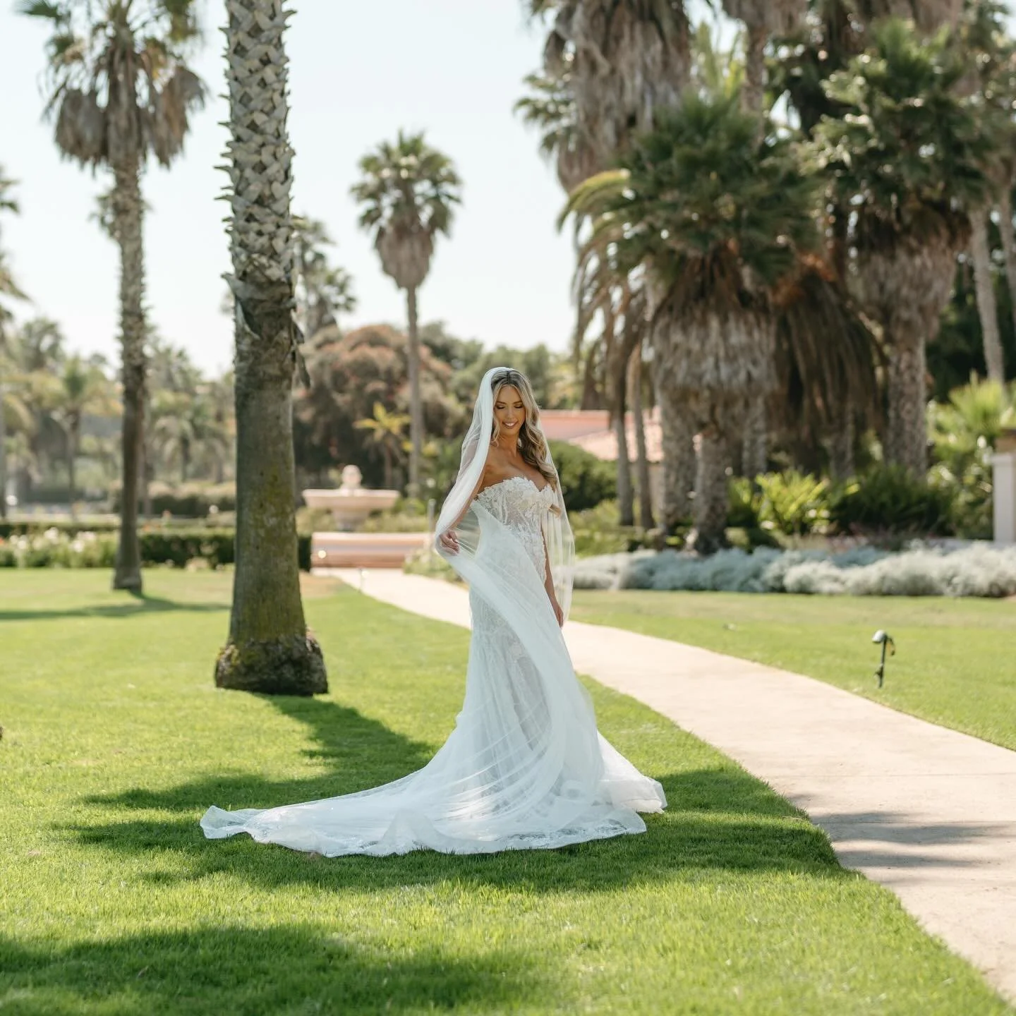 A bride you just can&rsquo;t get enough of > @mtjlove 
&bull;
&bull;
Currently taking 2026 bridal applications! Link in bio. 💌
&bull;
Hair: @undertheveils 
Planner: @brightblueevents
MUA: @beautybylexoxo
Photography: @amariproductions
&bull;
&bul