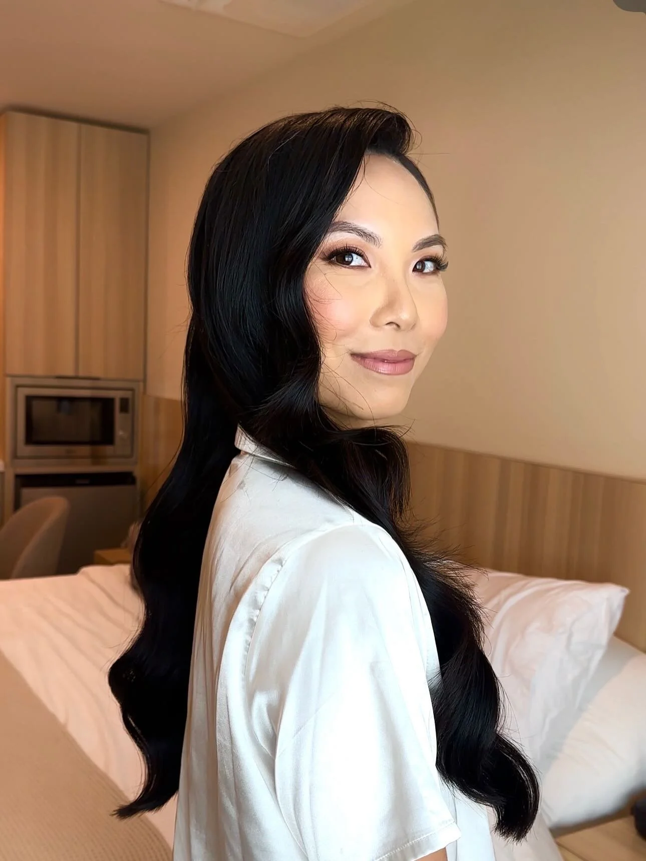 With hair this shiny, anything is possible 🪞
I was lucky enough to work with Jenny and her GORGEOUS hair before she escaped to the Santa Barbara courthouse. 

A reminder that shiny hair starts with healthy hair, then I will handle the rest 🤍. 
&bul