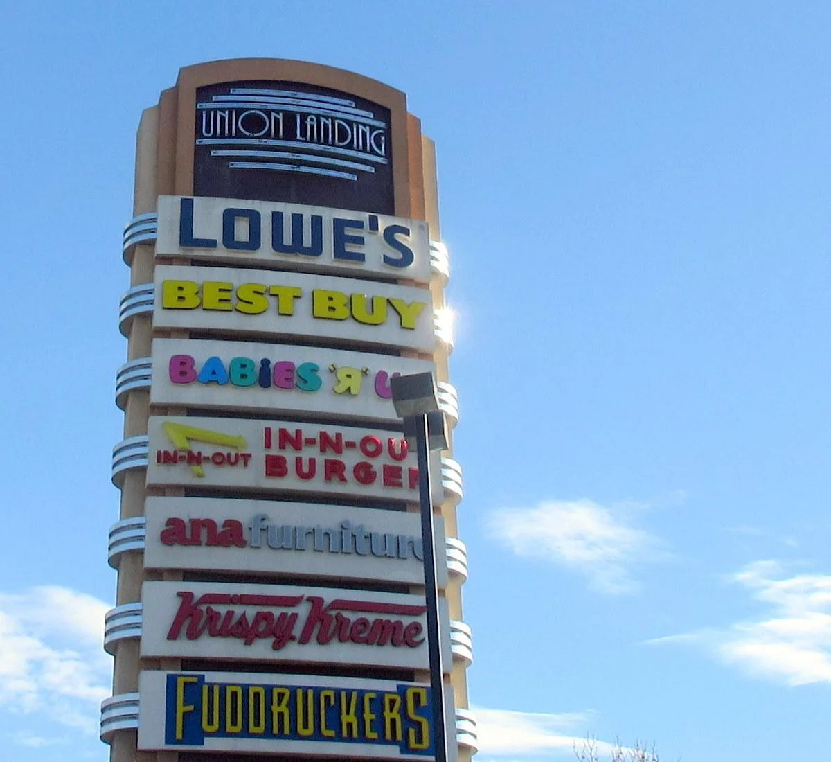 Union Landing monument sign in Union City near professional mobile car detailing services