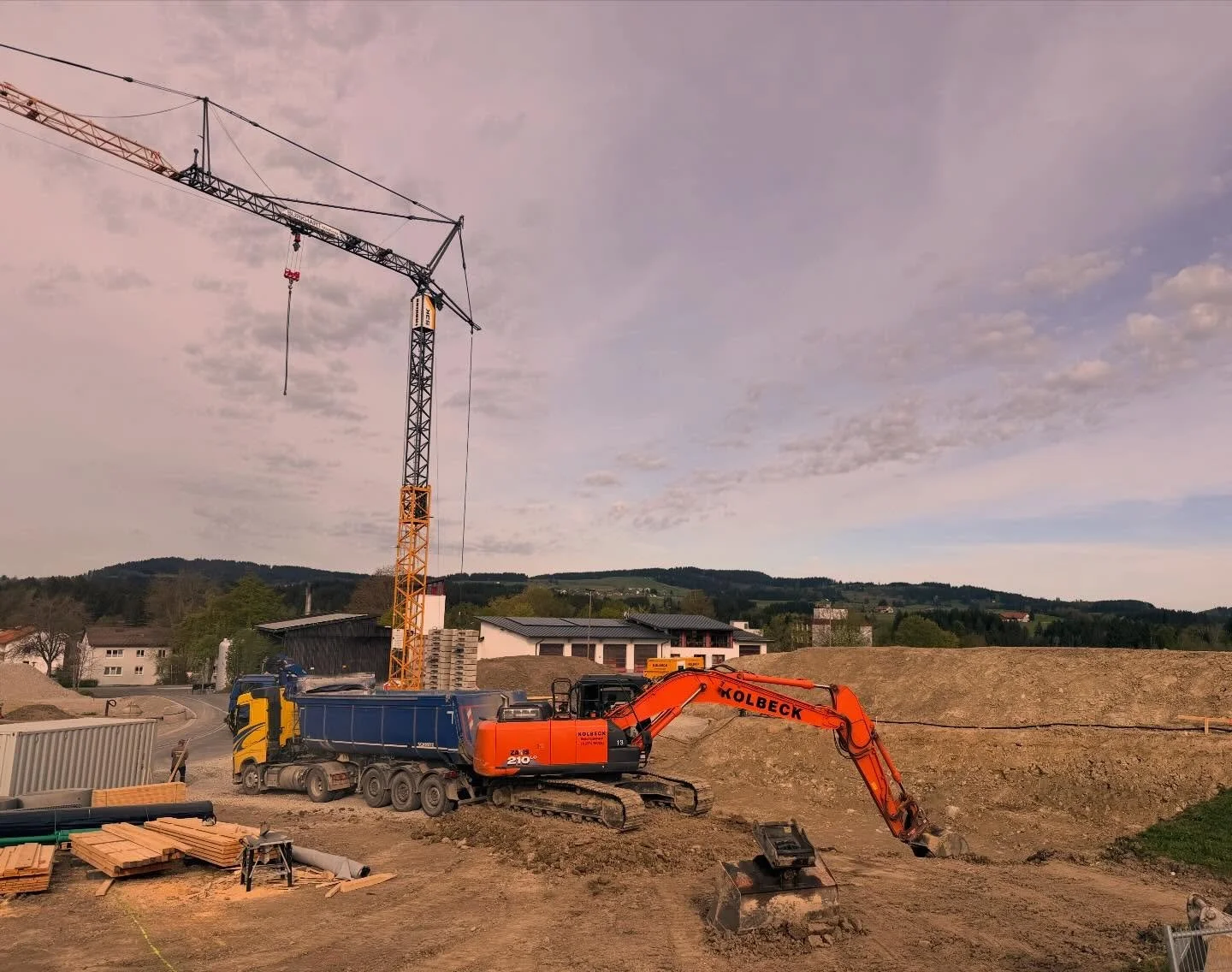 🚧 Baustart der Wohnanlage Blenderblick &ndash; und alles l&auml;uft bisher nach Plan!

Die Arbeiten haben begonnen und wir freuen uns riesig: Der Bau unserer Wohnanlage schreitet planm&auml;&szlig;ig voran. 💪
Parallel dazu haben wir bereits einige 
