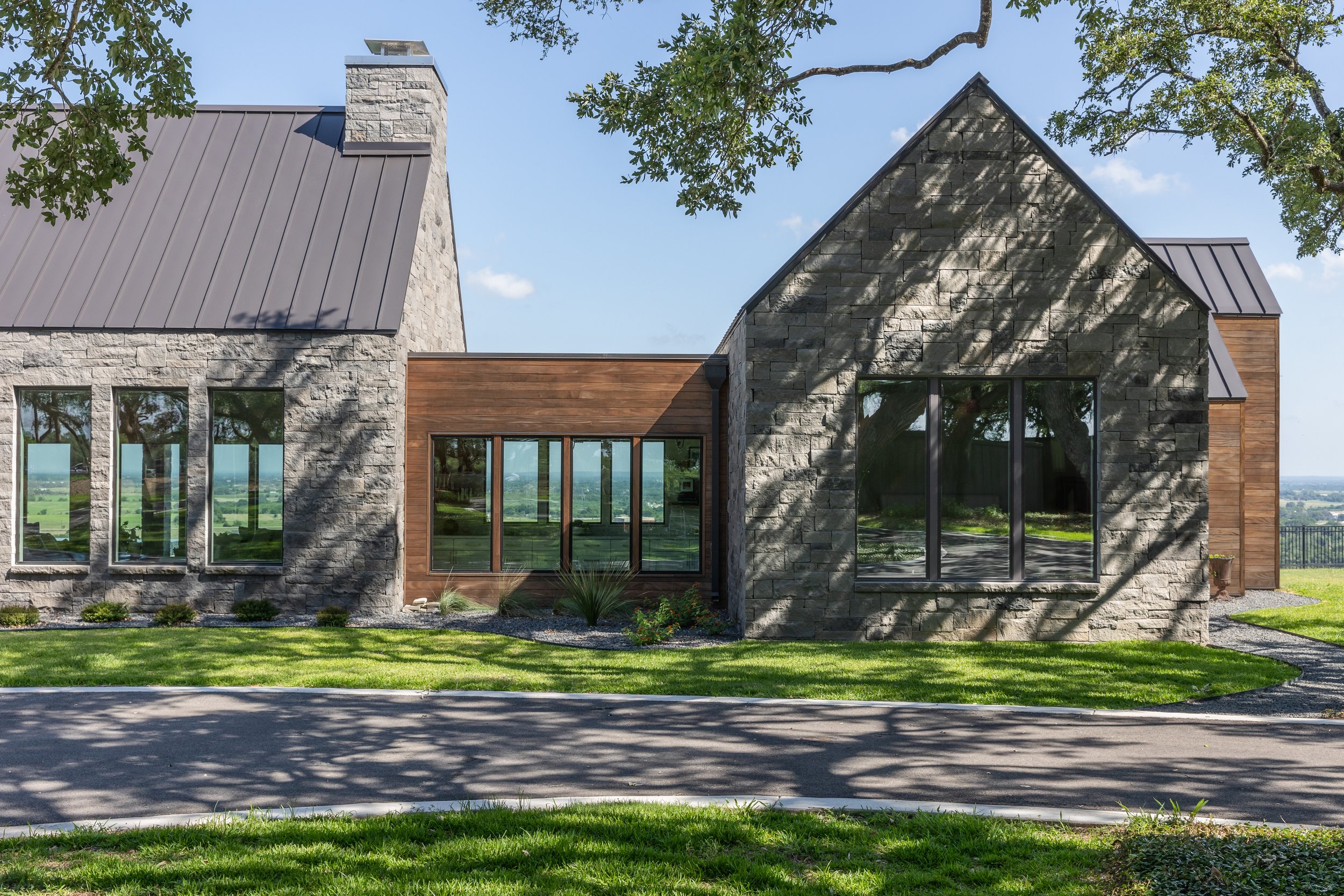 144 W Panorama_FExterior_Right_3961.jpg