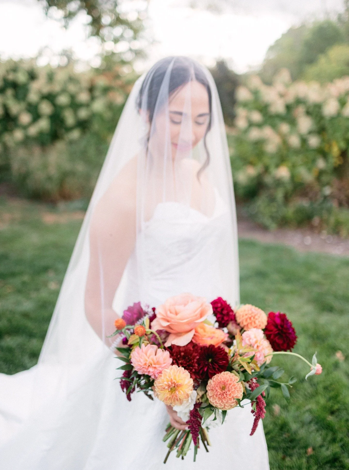 When wedding season meets dahlia prime, it's always the best time. Especially with @jorgensenfloral on the bouquets!