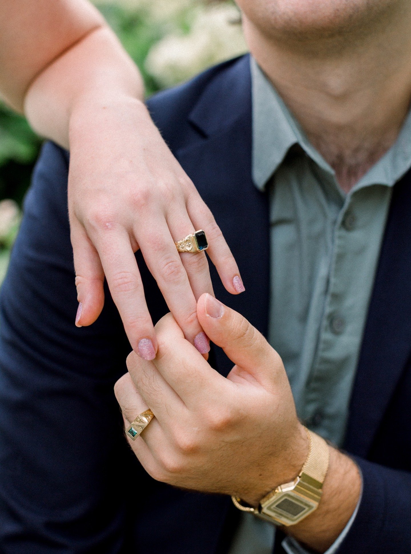 engagements and December holidays just go together 💍if that's you, I hope you'll get in touch so we can chat about your wedding plans!!