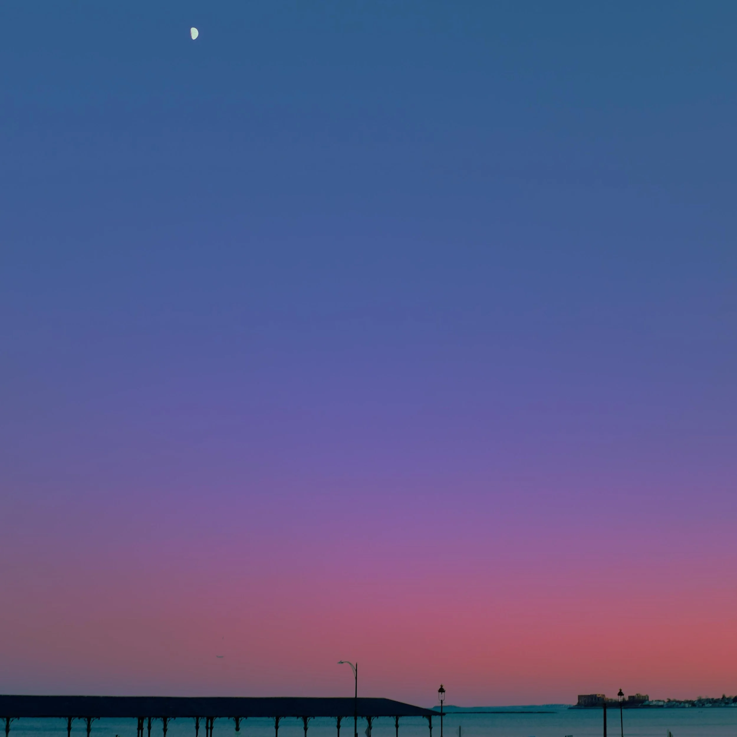Revere beach y la luna.jpg
