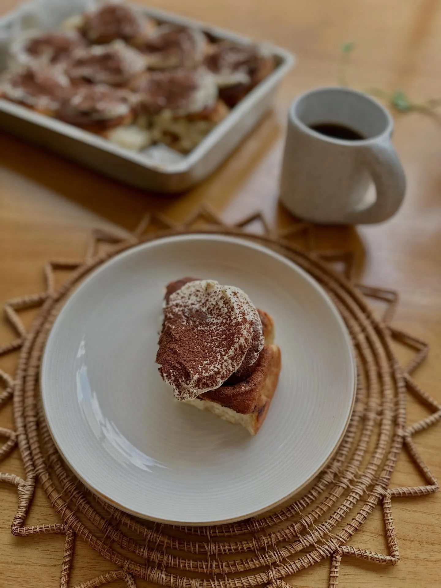 A vida n&atilde;o &eacute; linear, mas ela &eacute; linda assim: cheia de detalhes, pausas e recome&ccedil;os.👏 

1. Criei um tiramisu cinnamon roll que ainda vou postar a receita.
2. A pequena ficou dod&oacute;i, e nesses dias o tempo desacelera. A