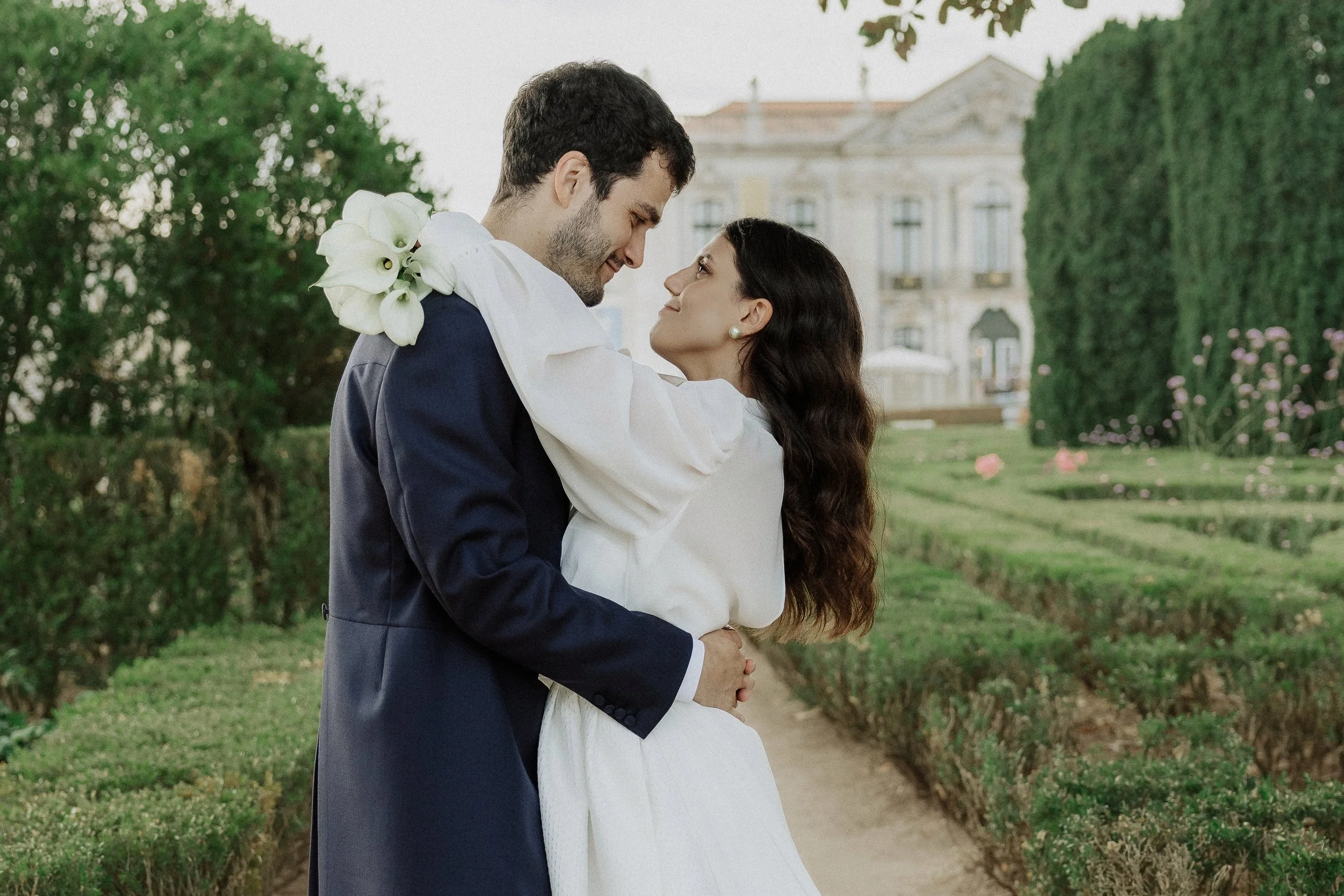  Romantic couple portraits at sunset in the gardens of Palace of Queluz, Sintra, Portugal, photographed by Cátia Soares 