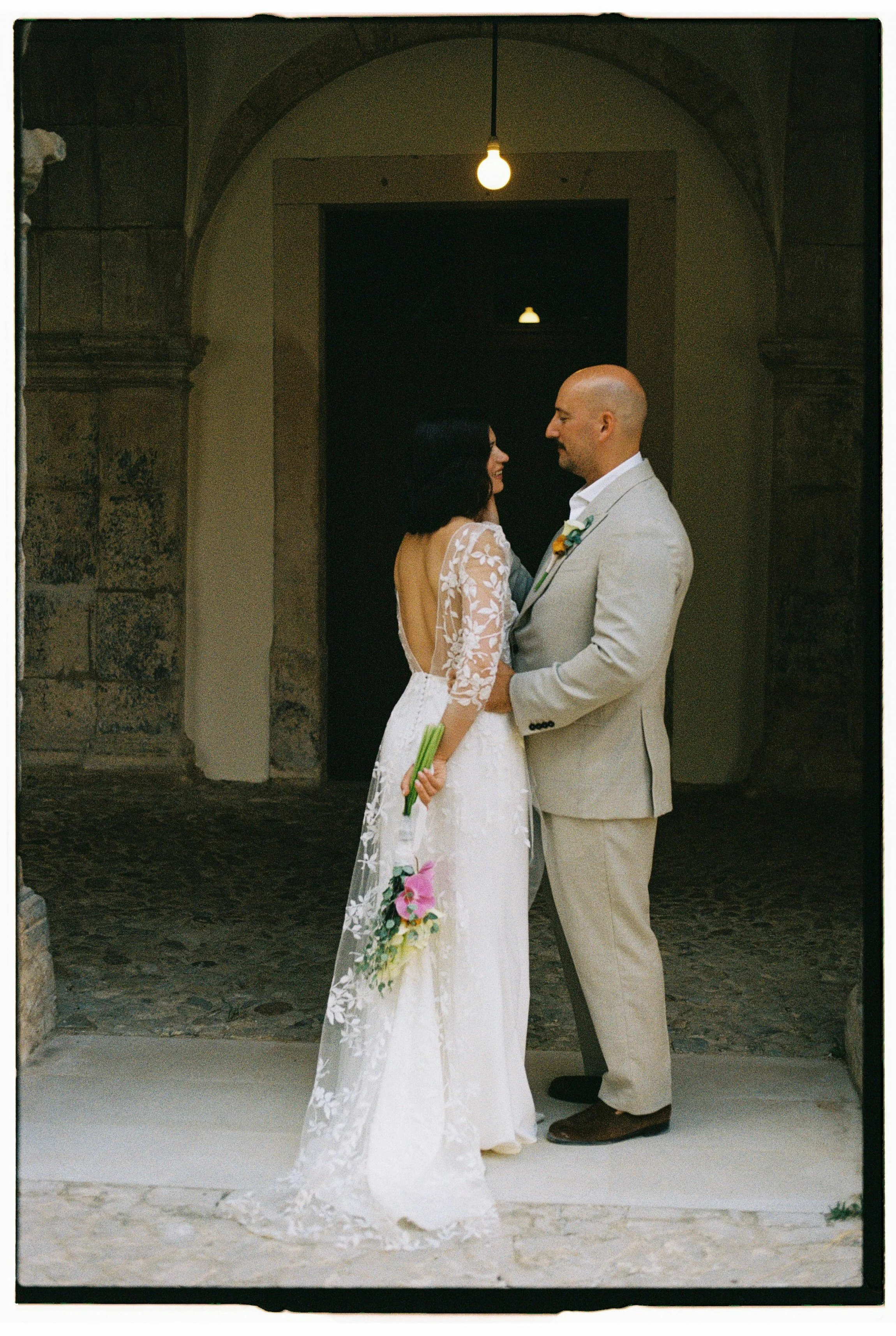 elegant-wedding-couple-portrait-portugal.jpg