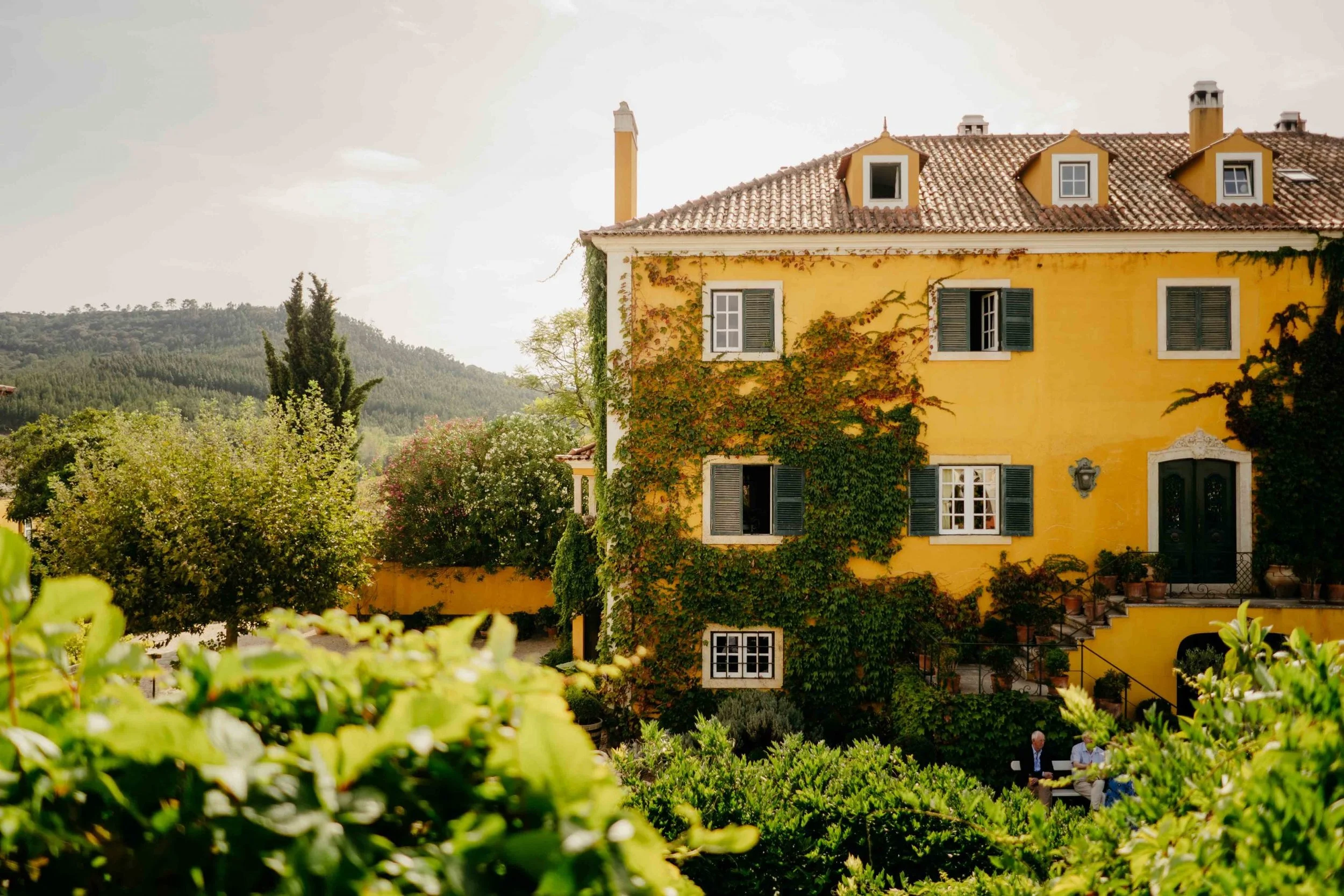 Quinta de Sant’Ana do Gradil vineyard wedding venue with outdoor gardens and historic estate, luxury wedding Portugal.