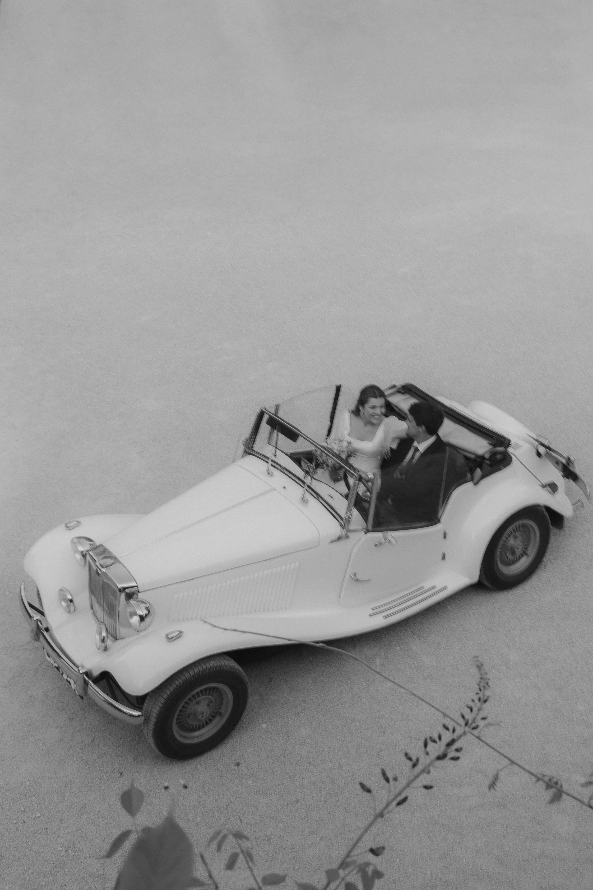 Wedding couple at Quinta Nova dos Espanhóis near Lisbon Portugal
