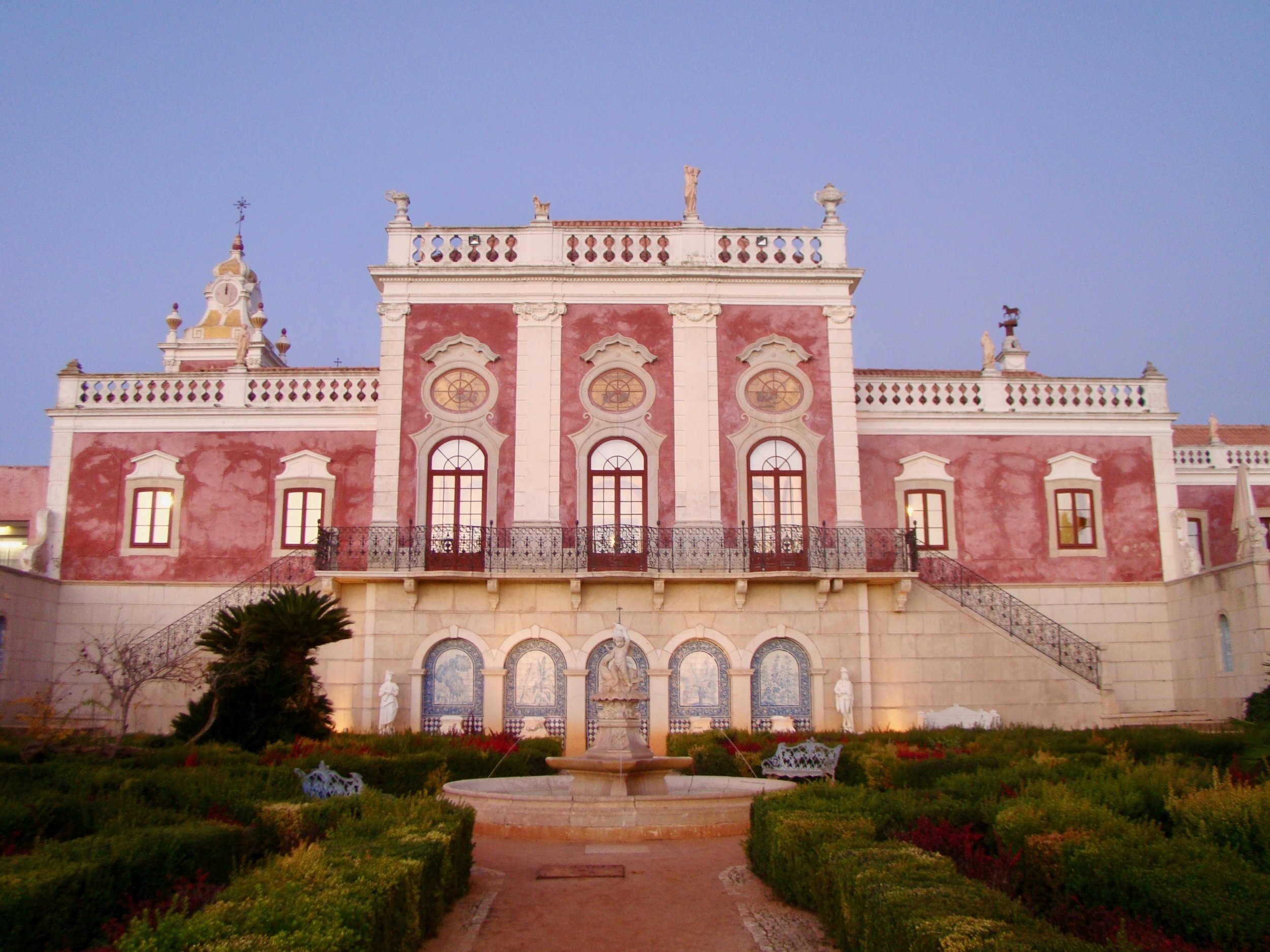 Estoi Palace wedding venue in Portugal with neoclassical architecture, formal gardens and outdoor ceremony spaces