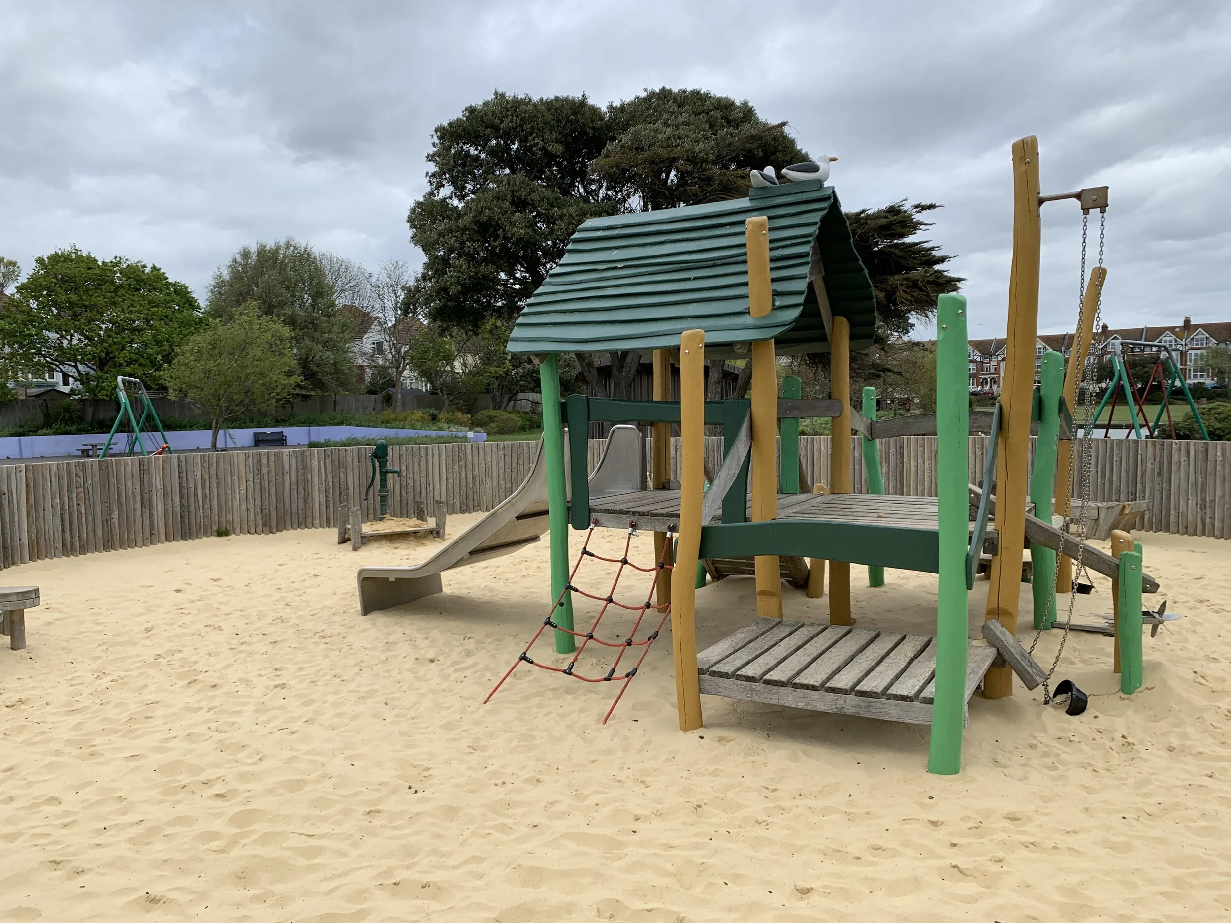 Egerton Park (8 minute walk)