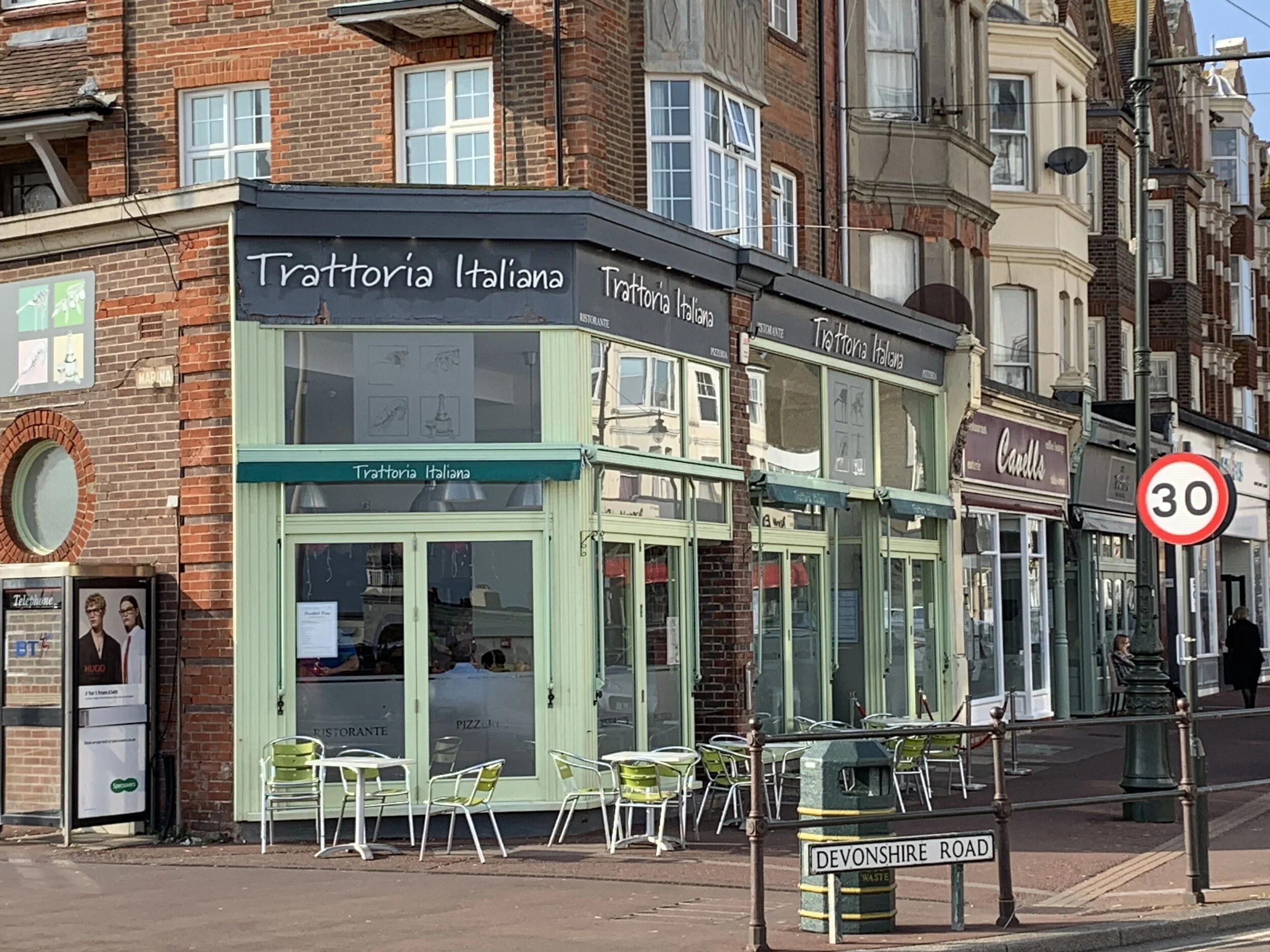 Several restaurants and cafes just three minutes away