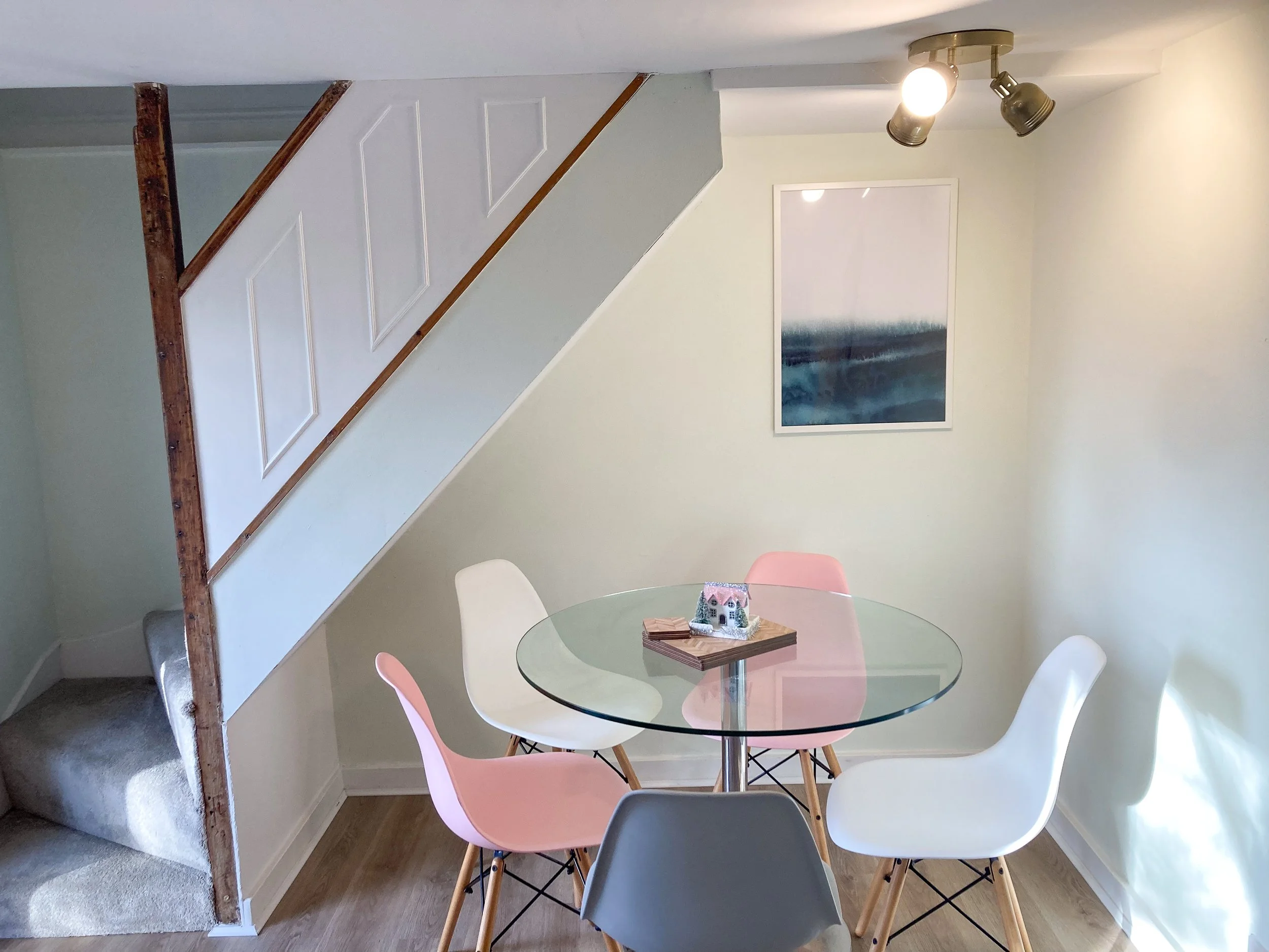 Lounge & Dining