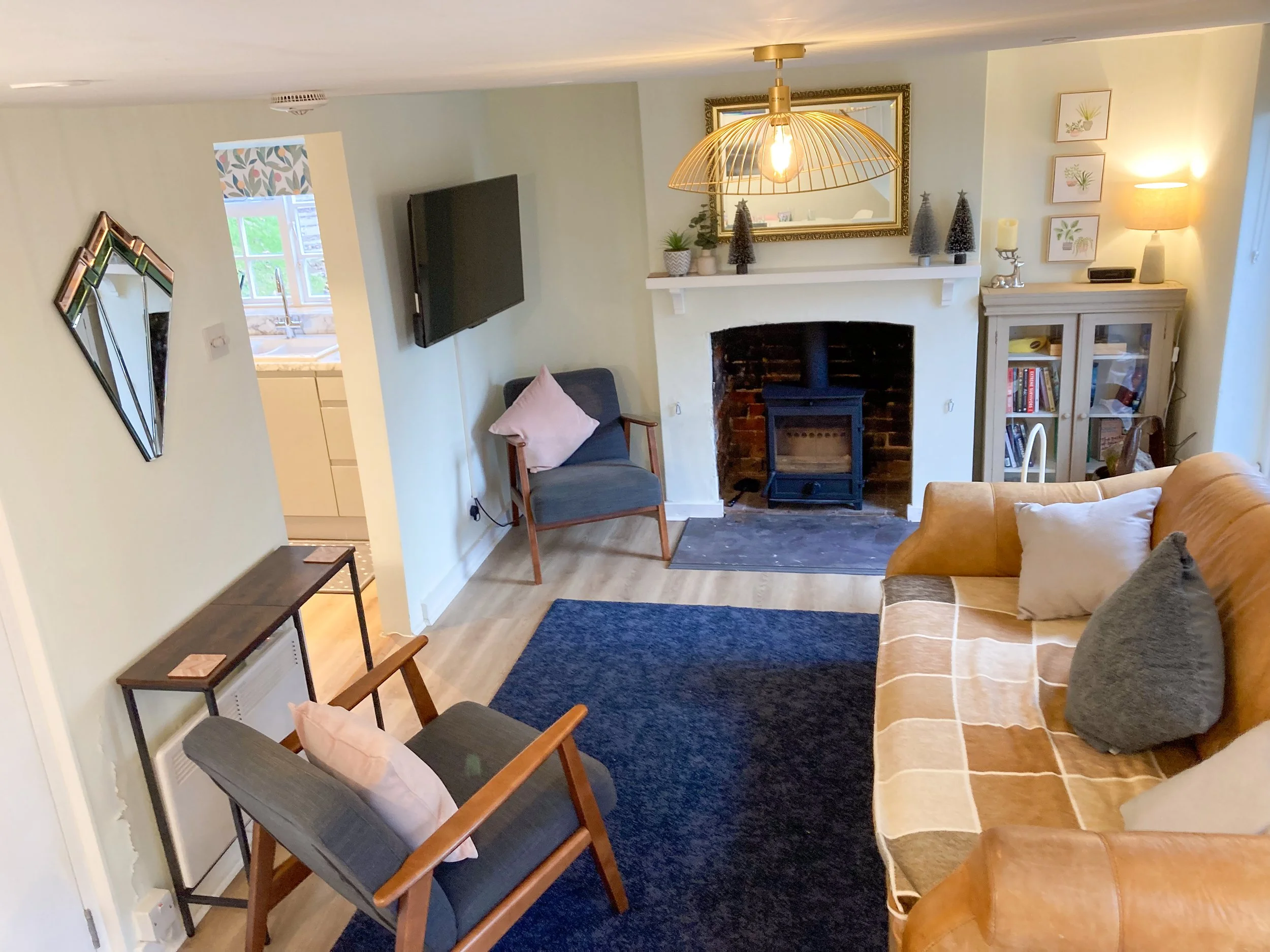 Lounge & Dining