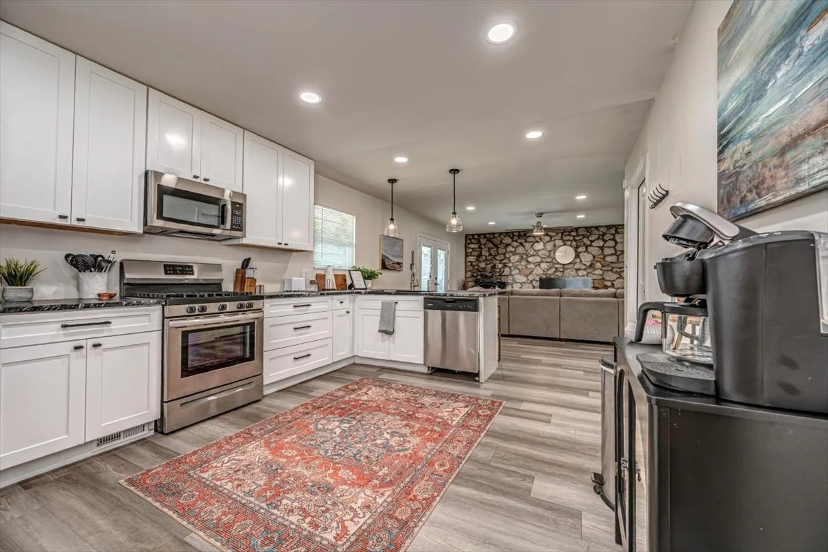 19-Kitchen d.jpg