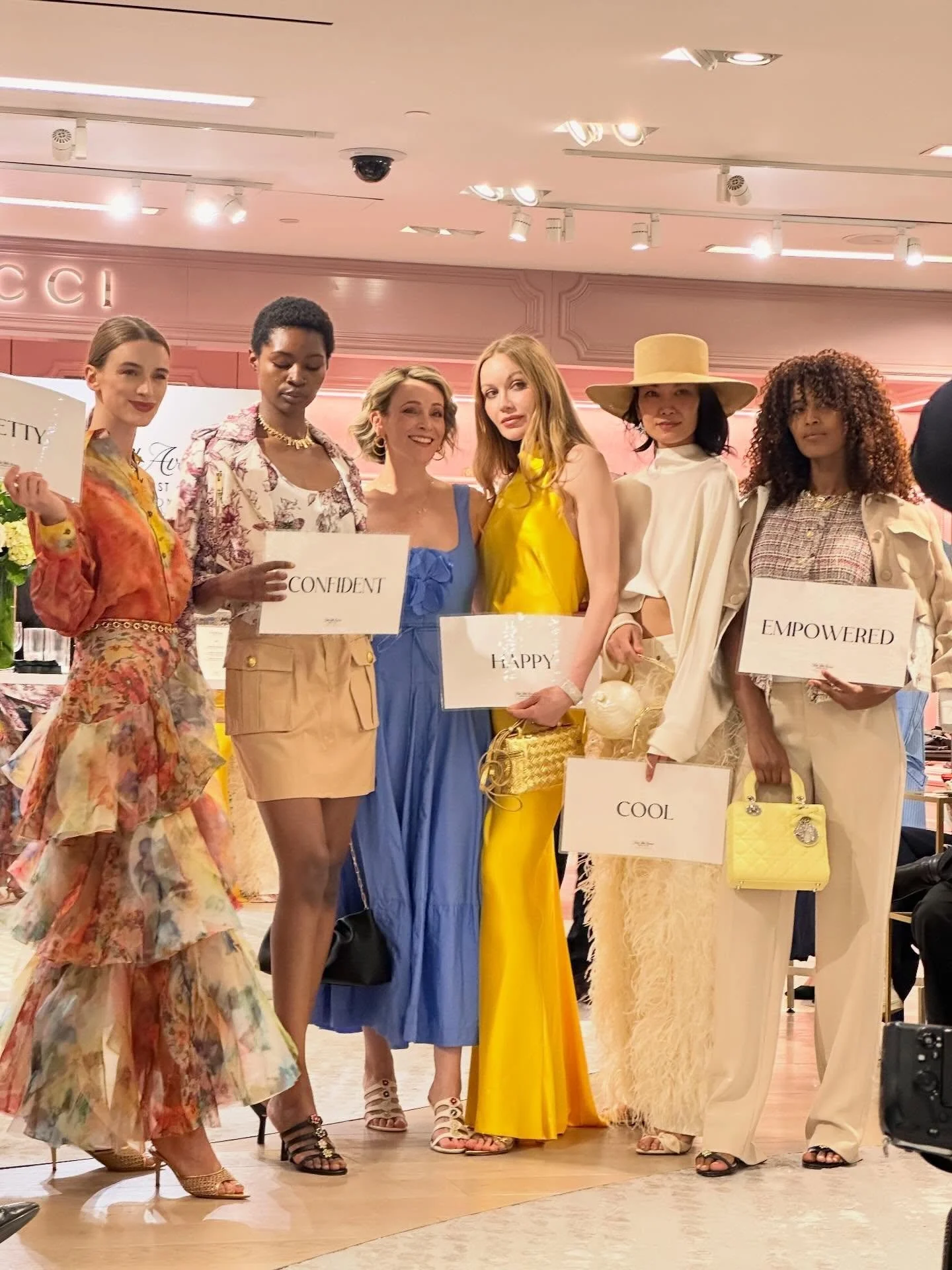 Over 150 people showed up last night to discover how to build their own Happy Closet ✨.

It was like nothing I have ever experienced ✨

Thank you Saks and @cinqasept for this incredible evening 

And thank you to everyone who showed up to breathe wit