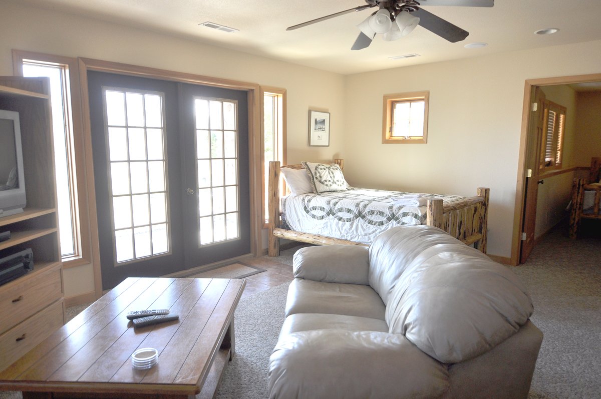 lookout-lodge-missour-river-lower-level-living-area-2.jpg