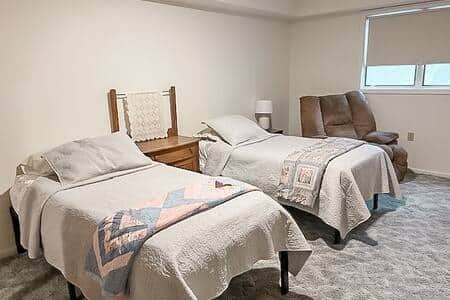 cascade home on the missouri bedroom 2.jpg