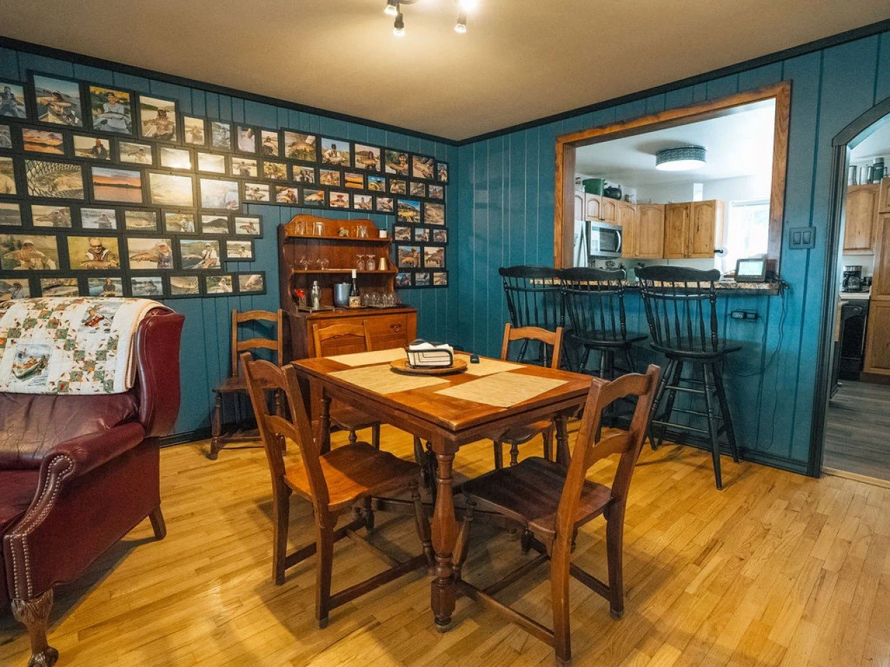 wolf creek fish house dining room.jfif