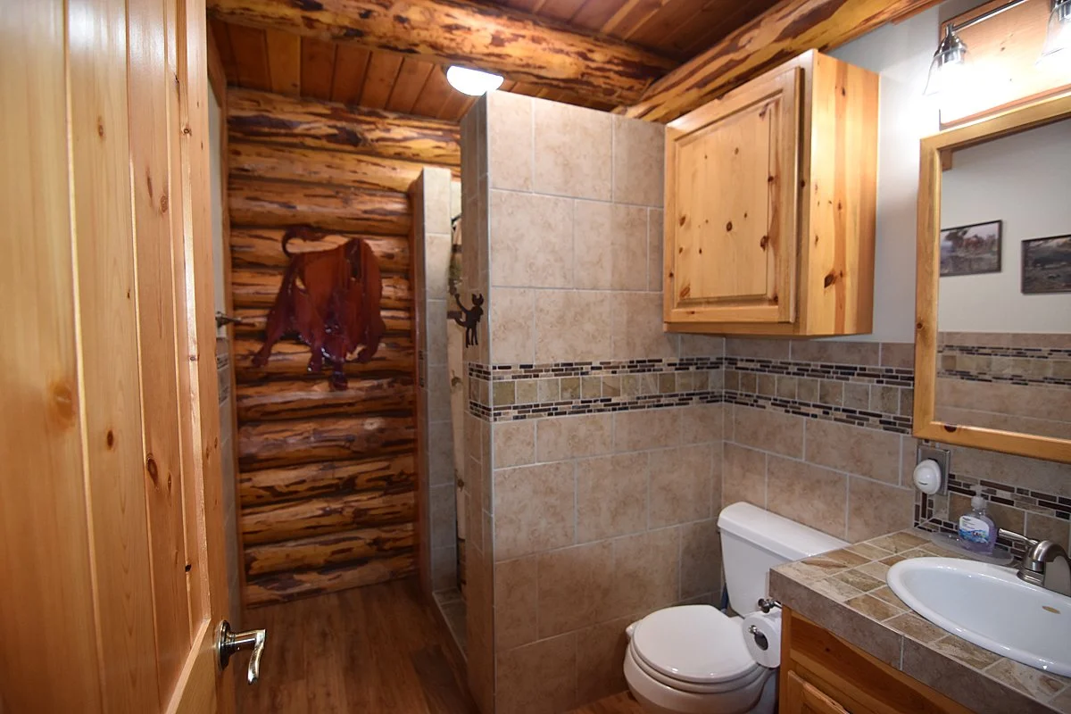 mountain-palace-lodge-bathroom-1.jpg