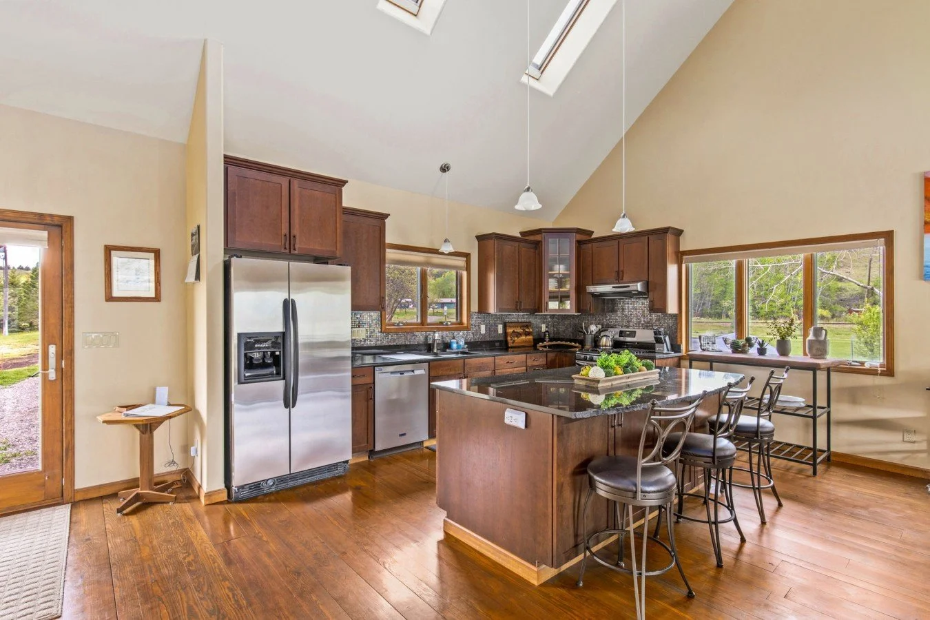 kitchen at browns and bos.jfif