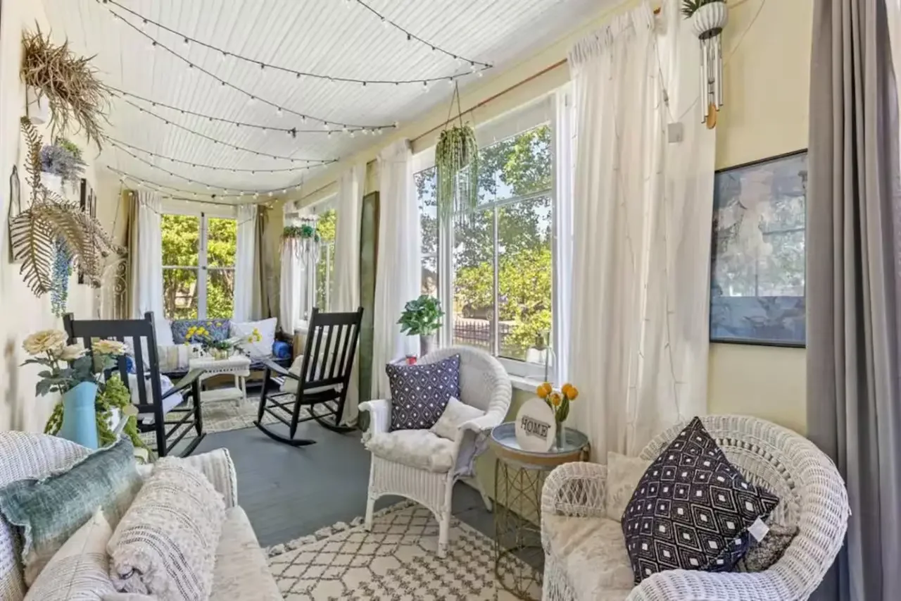 cascade retreat sun room  in front.webp