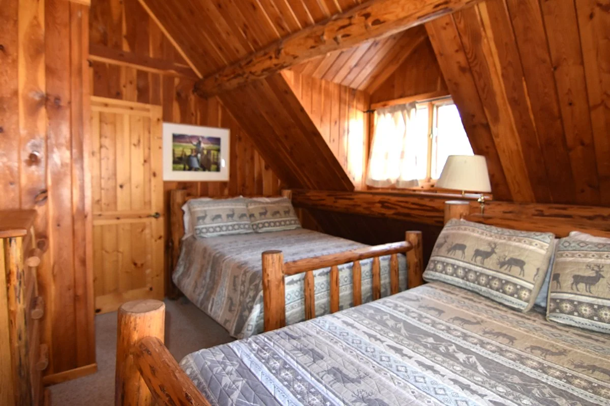 mountain-palace-lodge-bedroom-3.jpg