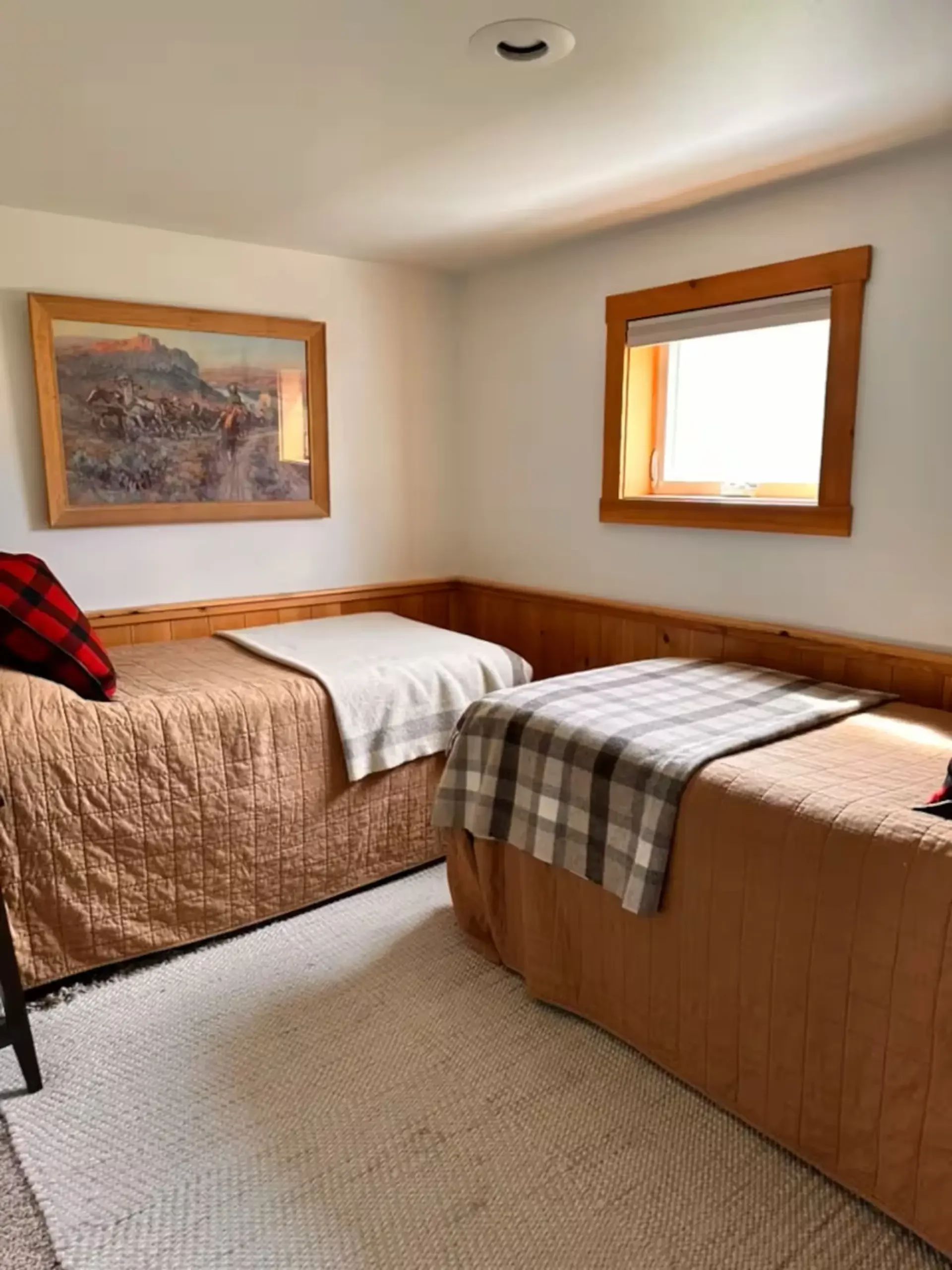 Tague's Place with 2 single beds.webp