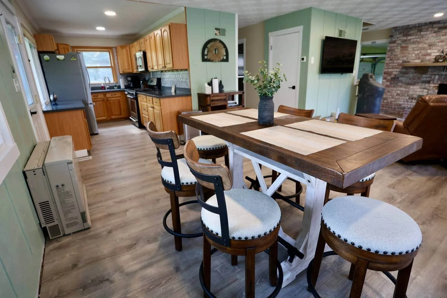 Home on the missouri Kitchen.jpg