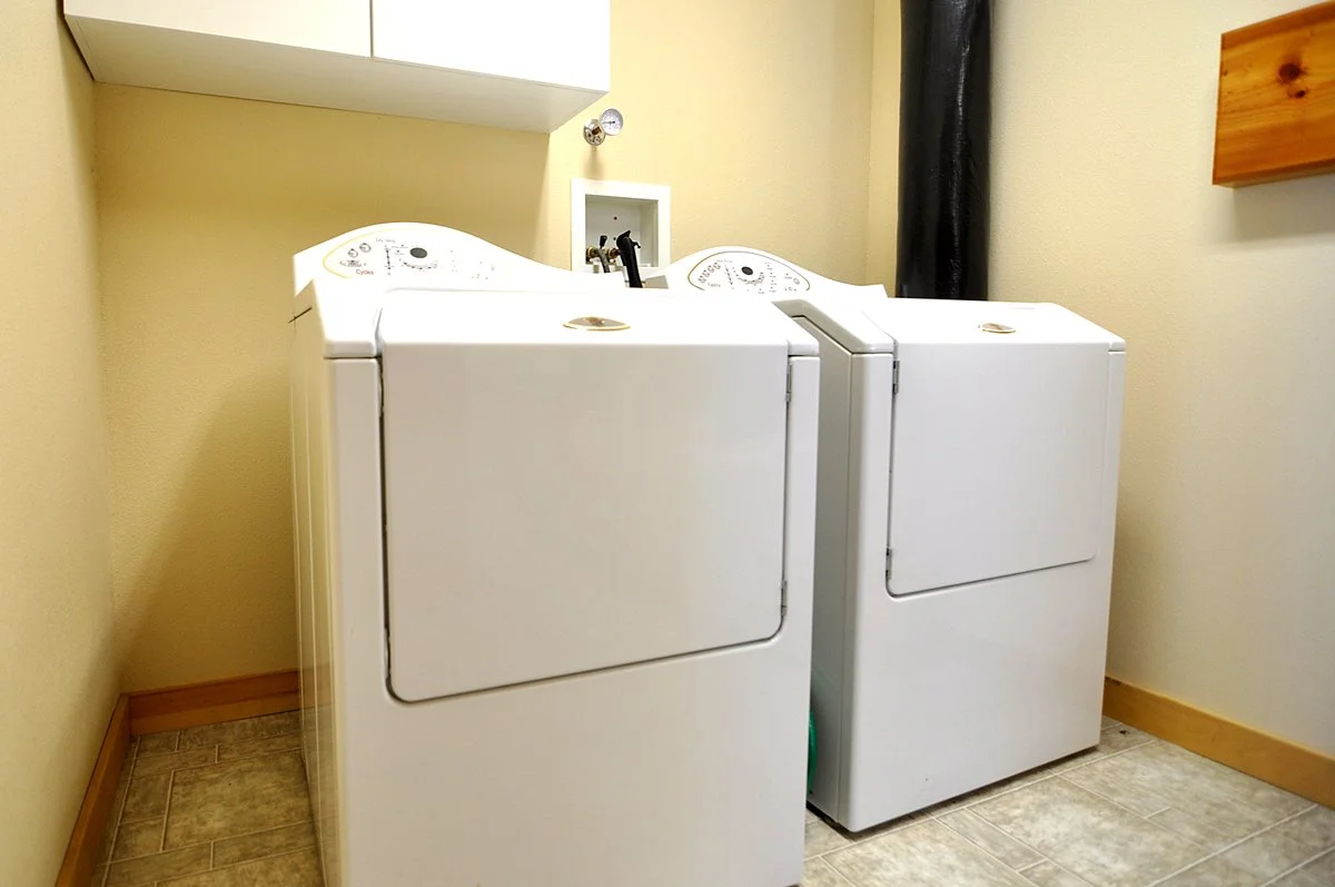 lookout-lodge-missour-river-lower-level-laundry-room.jpg