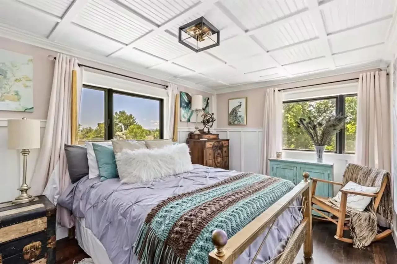 cascade retreat bedroom.webp